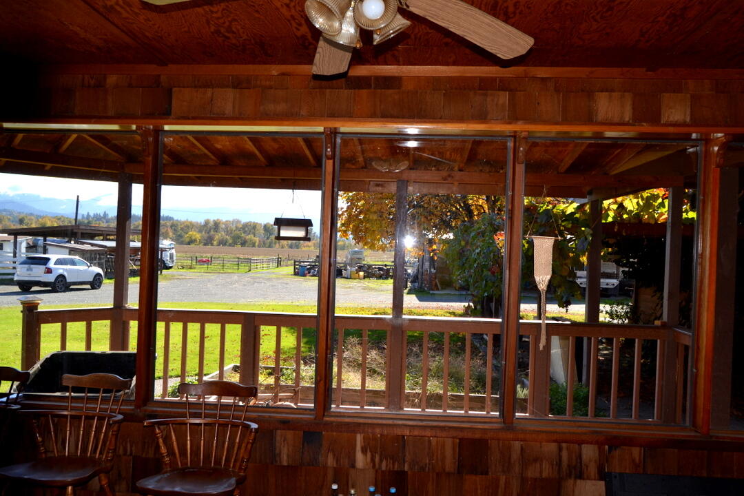 Grants Pass, Oregon, 97526, United States, 4 Bedrooms Bedrooms, ,2 BathroomsBathrooms,Residential,Active,1973303