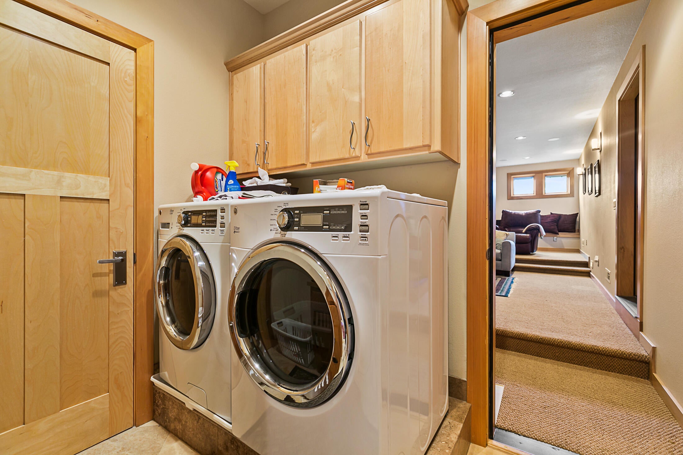 Bend, Oregon, 97702, United States, 3 Bedrooms Bedrooms, ,4 BathroomsBathrooms,Residential,Active,1929788