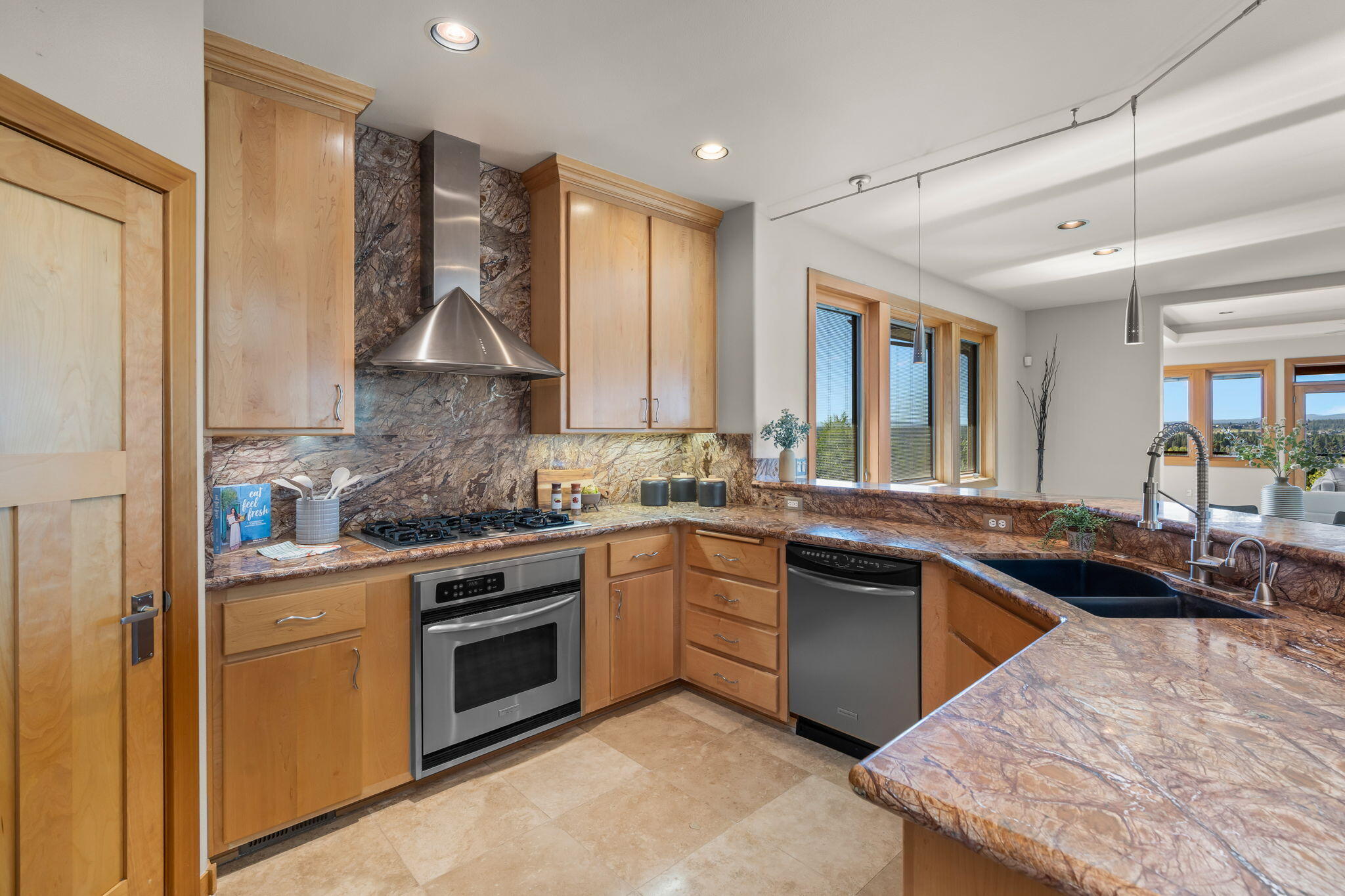 Bend, Oregon, 97702, United States, 3 Bedrooms Bedrooms, ,4 BathroomsBathrooms,Residential,Active,1929788