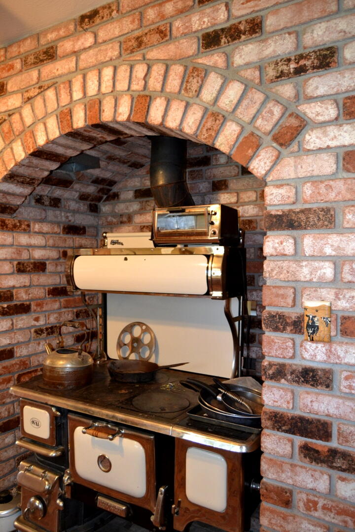 Grants Pass, Oregon, 97526, United States, 4 Bedrooms Bedrooms, ,2 BathroomsBathrooms,Residential,Active,1973303