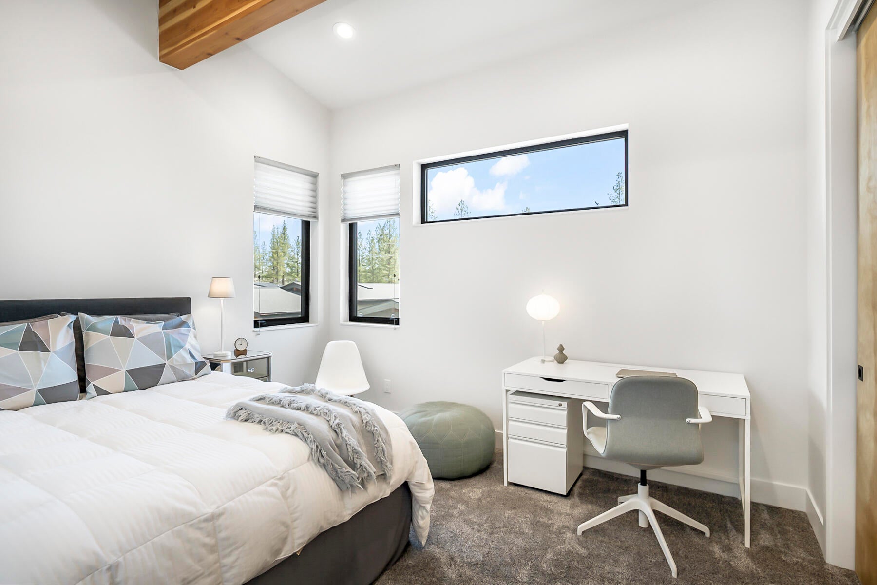 Bend, Oregon, 97703, United States, 3 Bedrooms Bedrooms, ,3 BathroomsBathrooms,Residential,Active,2008310