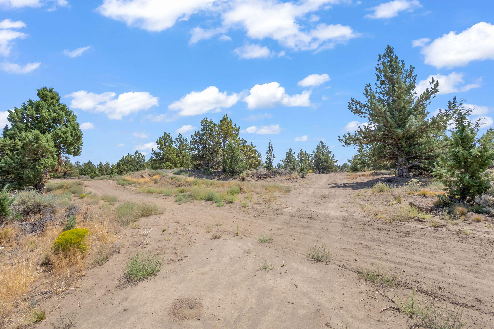 Bend, Oregon, 97702, United States, 4 Bedrooms Bedrooms, ,3 BathroomsBathrooms,Residential,Active,1907972