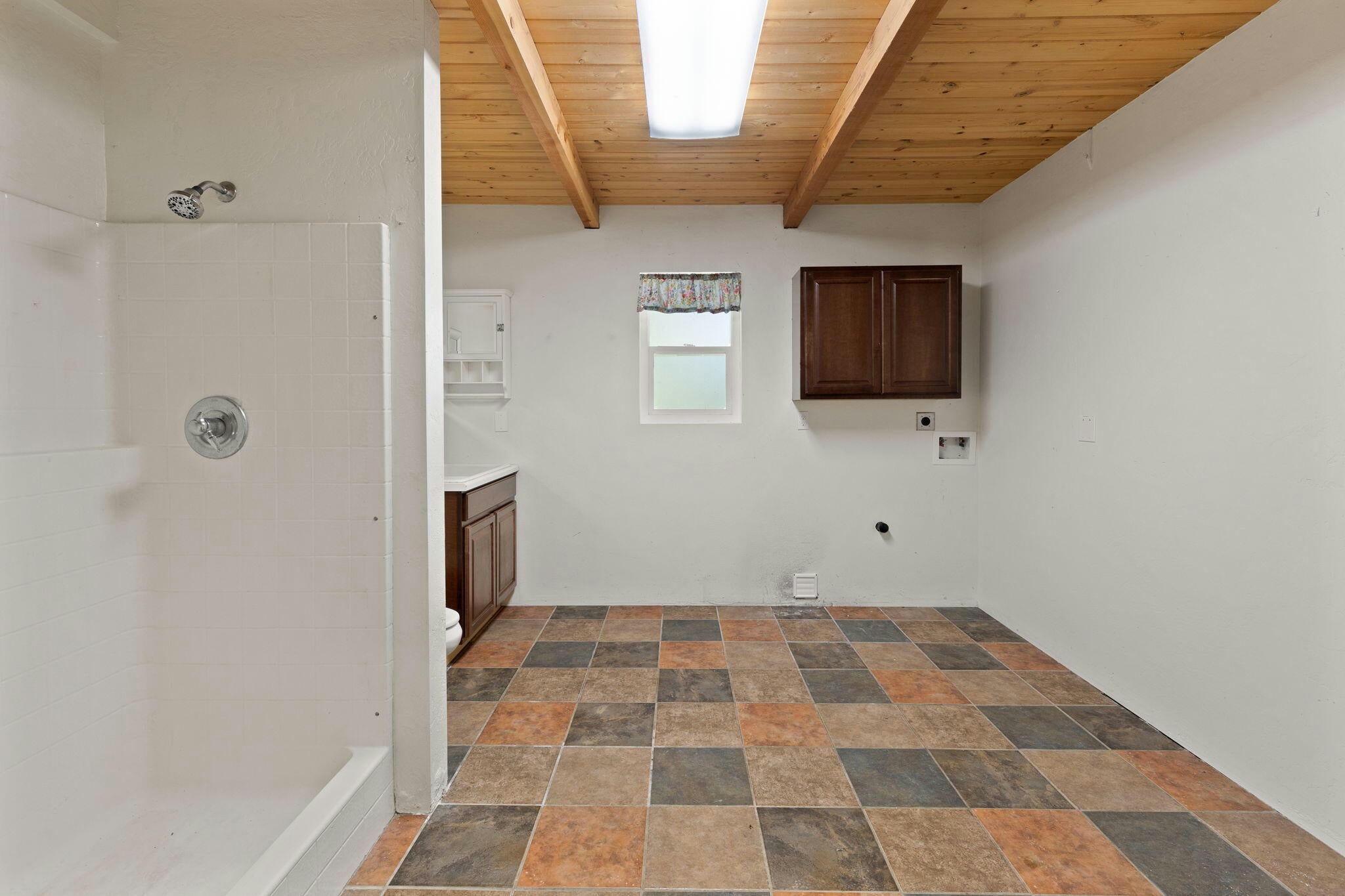 Grants Pass, Oregon, 97527, United States, ,6 BathroomsBathrooms,Residential,Active,1748769