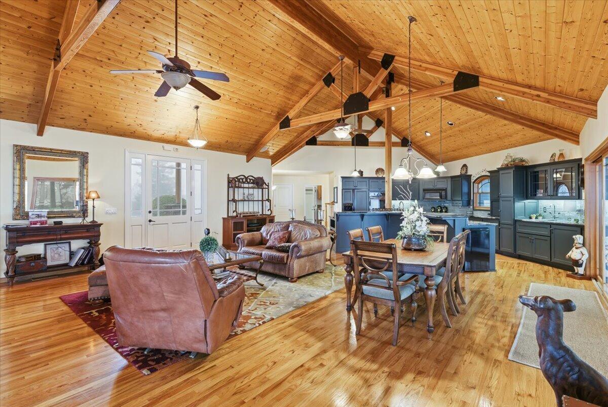 Grants Pass, Oregon, 97527, United States, 3 Bedrooms Bedrooms, ,3 BathroomsBathrooms,Residential,Active,1990612