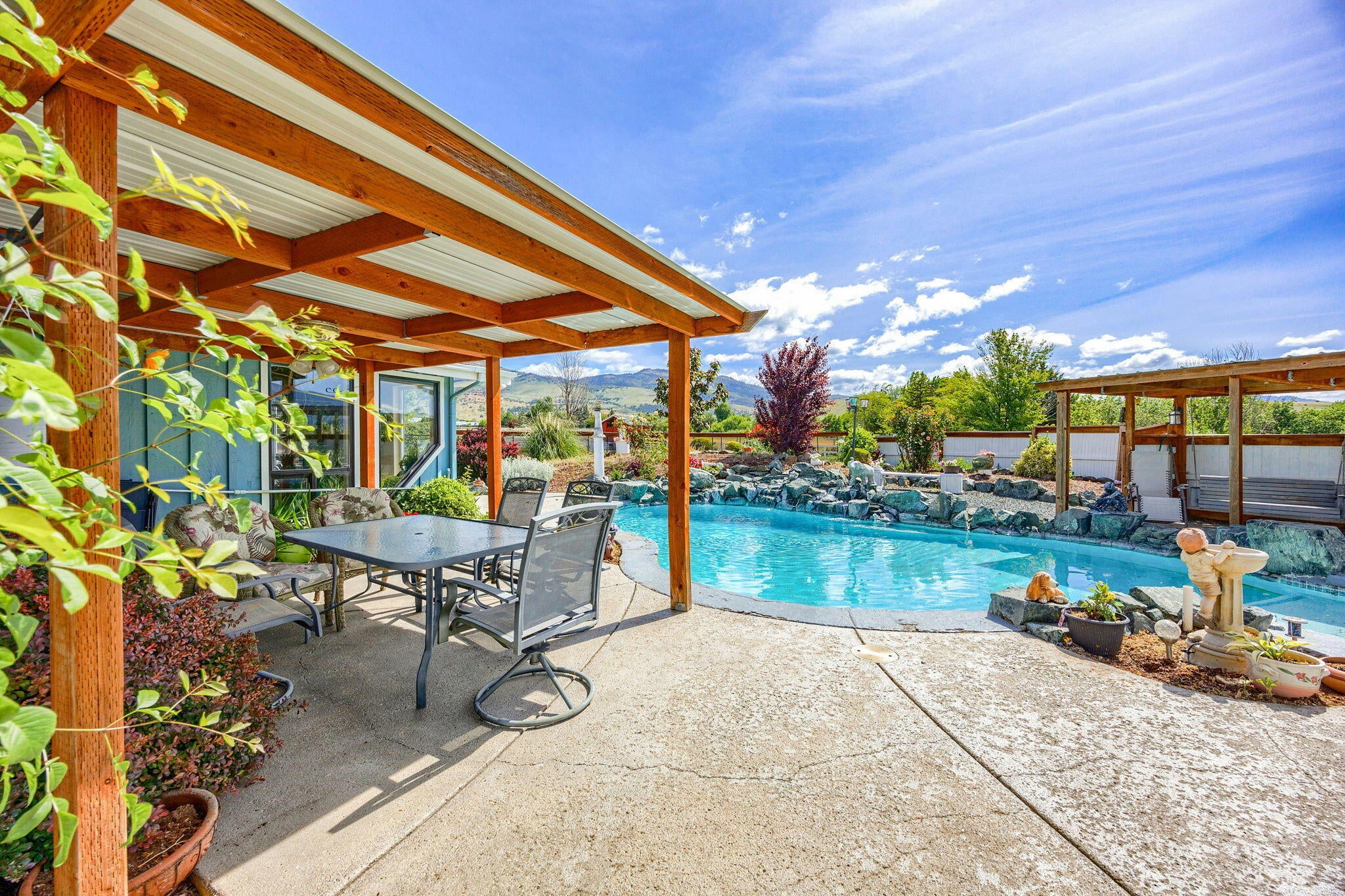 Ashland, Oregon, 97520, United States, 4 Bedrooms Bedrooms, ,4 BathroomsBathrooms,Residential,Active,1741601