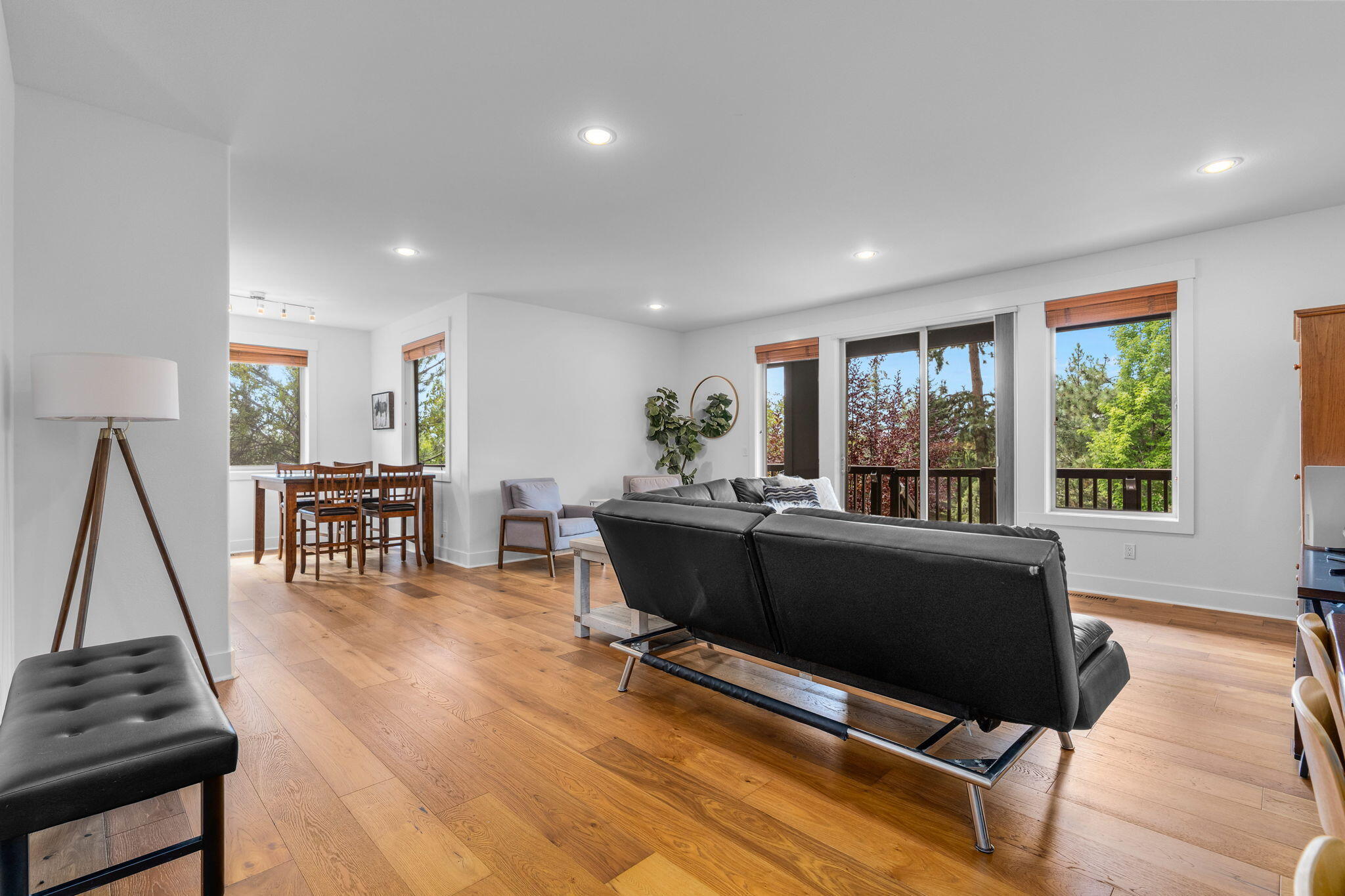 Bend, Oregon, 97702, United States, 4 Bedrooms Bedrooms, ,3 BathroomsBathrooms,Residential,Active,1913968