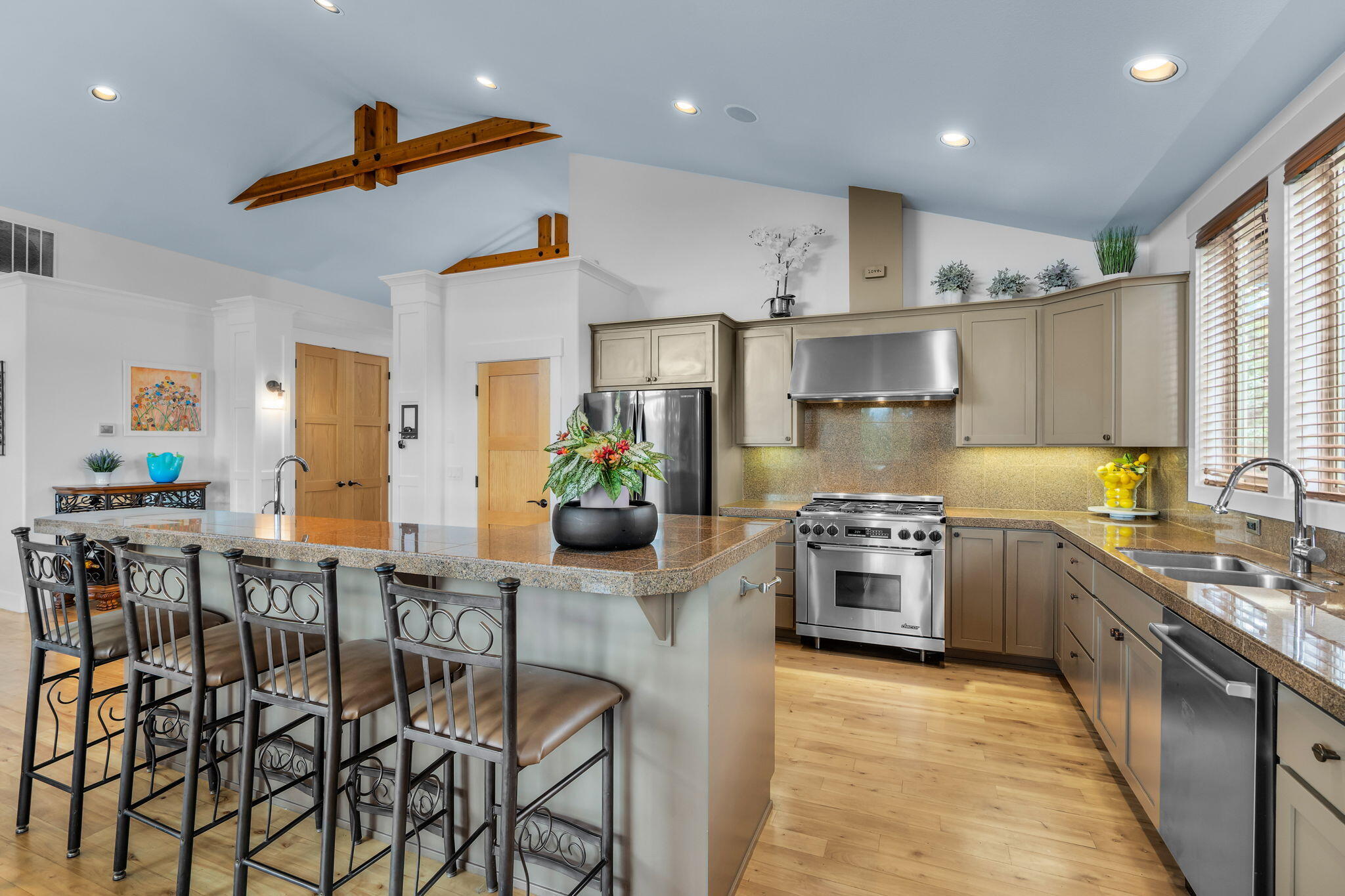 Bend, Oregon, 97702, United States, 4 Bedrooms Bedrooms, ,3 BathroomsBathrooms,Residential,Active,1913968