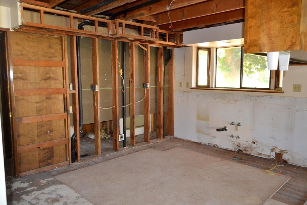 Applegate, Oregon, 97530, United States, 4 Bedrooms Bedrooms, ,3 BathroomsBathrooms,Residential,Active,1963259