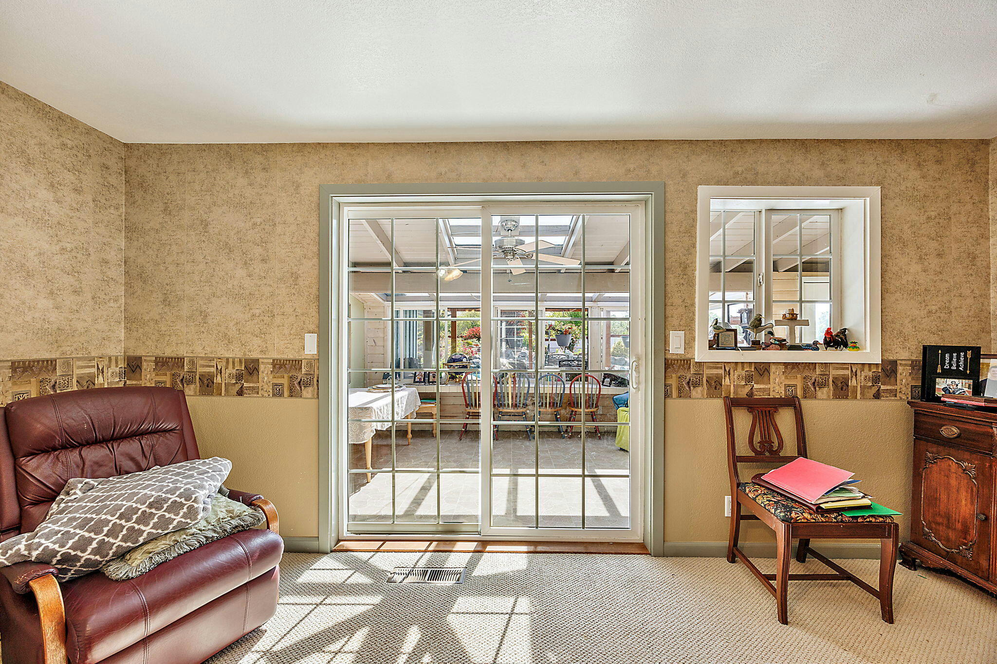 Ashland, Oregon, 97520, United States, 4 Bedrooms Bedrooms, ,4 BathroomsBathrooms,Residential,Active,1741601