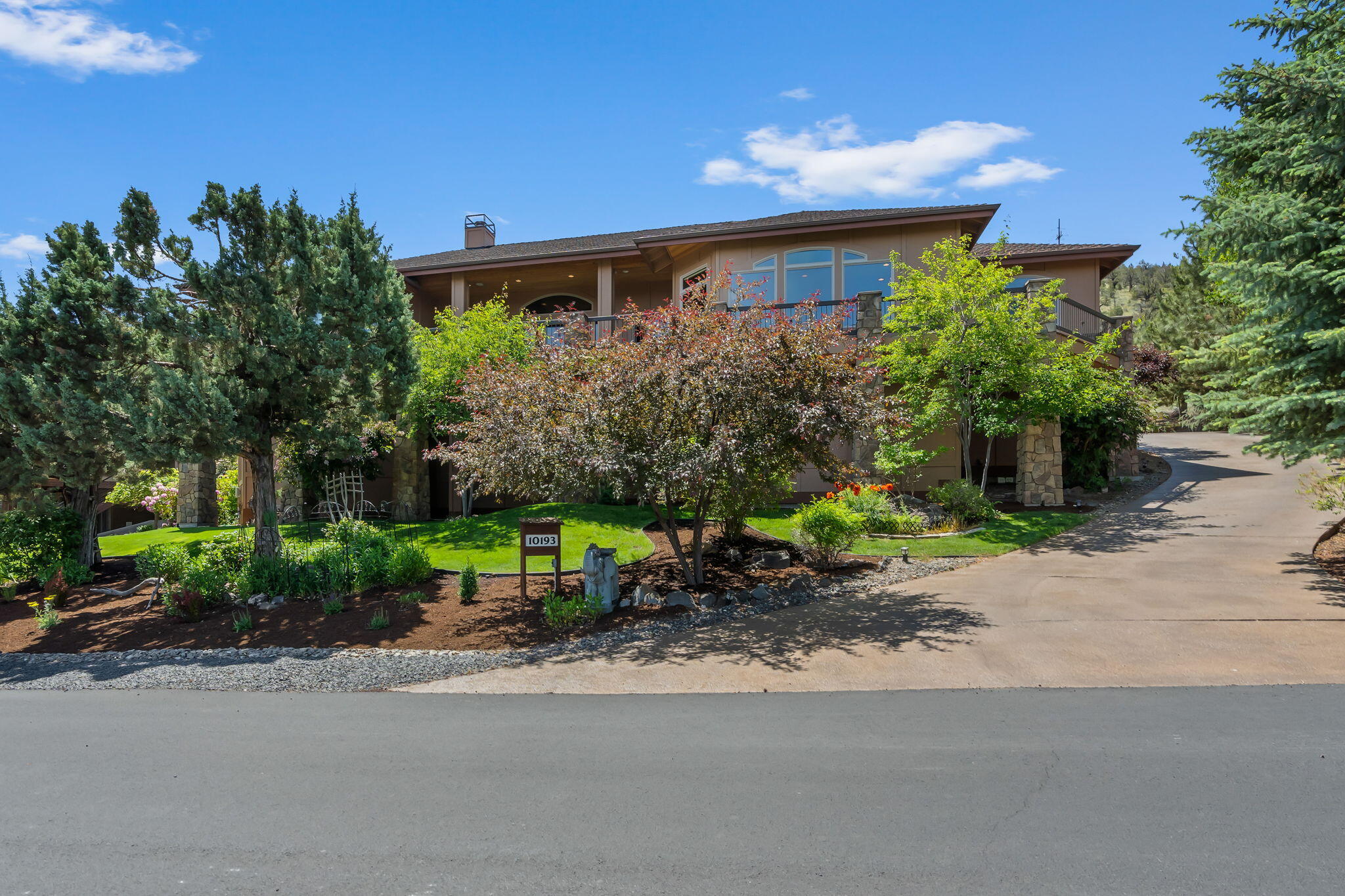 Redmond, Oregon, 97756, United States, ,3 BathroomsBathrooms,Residential,Active,1849184