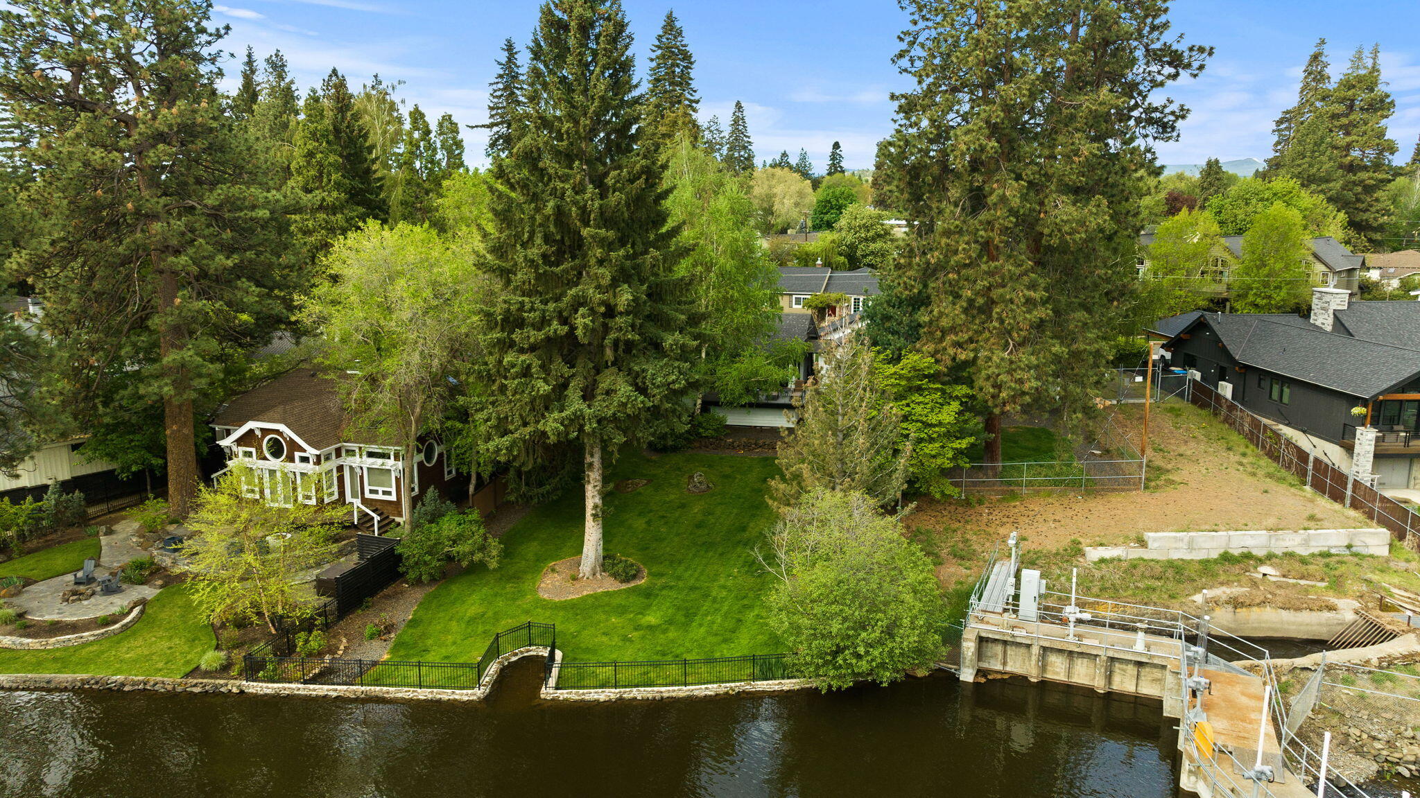 Bend, Oregon, 97703, United States, 3 Bedrooms Bedrooms, ,2 BathroomsBathrooms,Residential,Active,1904740