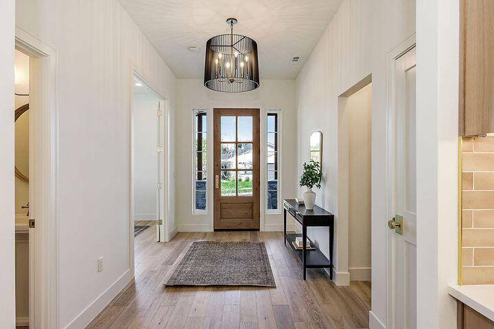 Ashland, Oregon, 97520, United States, 4 Bedrooms Bedrooms, ,4 BathroomsBathrooms,Residential,Active,1999942