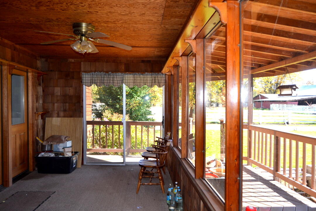 Grants Pass, Oregon, 97526, United States, 4 Bedrooms Bedrooms, ,2 BathroomsBathrooms,Residential,Active,1973303