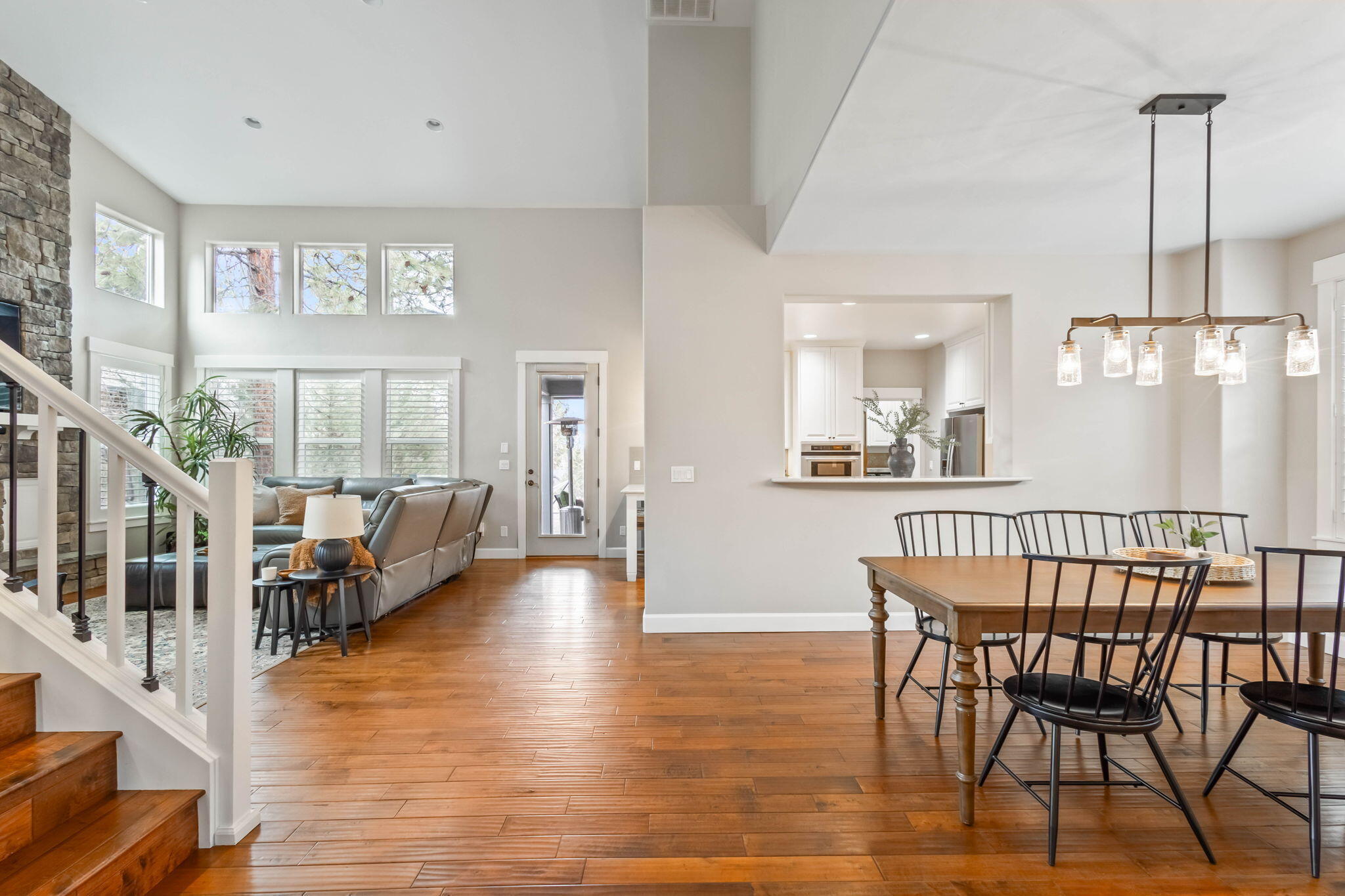 Bend, Oregon, 97702, United States, 4 Bedrooms Bedrooms, ,5 BathroomsBathrooms,Residential,Active,1726847