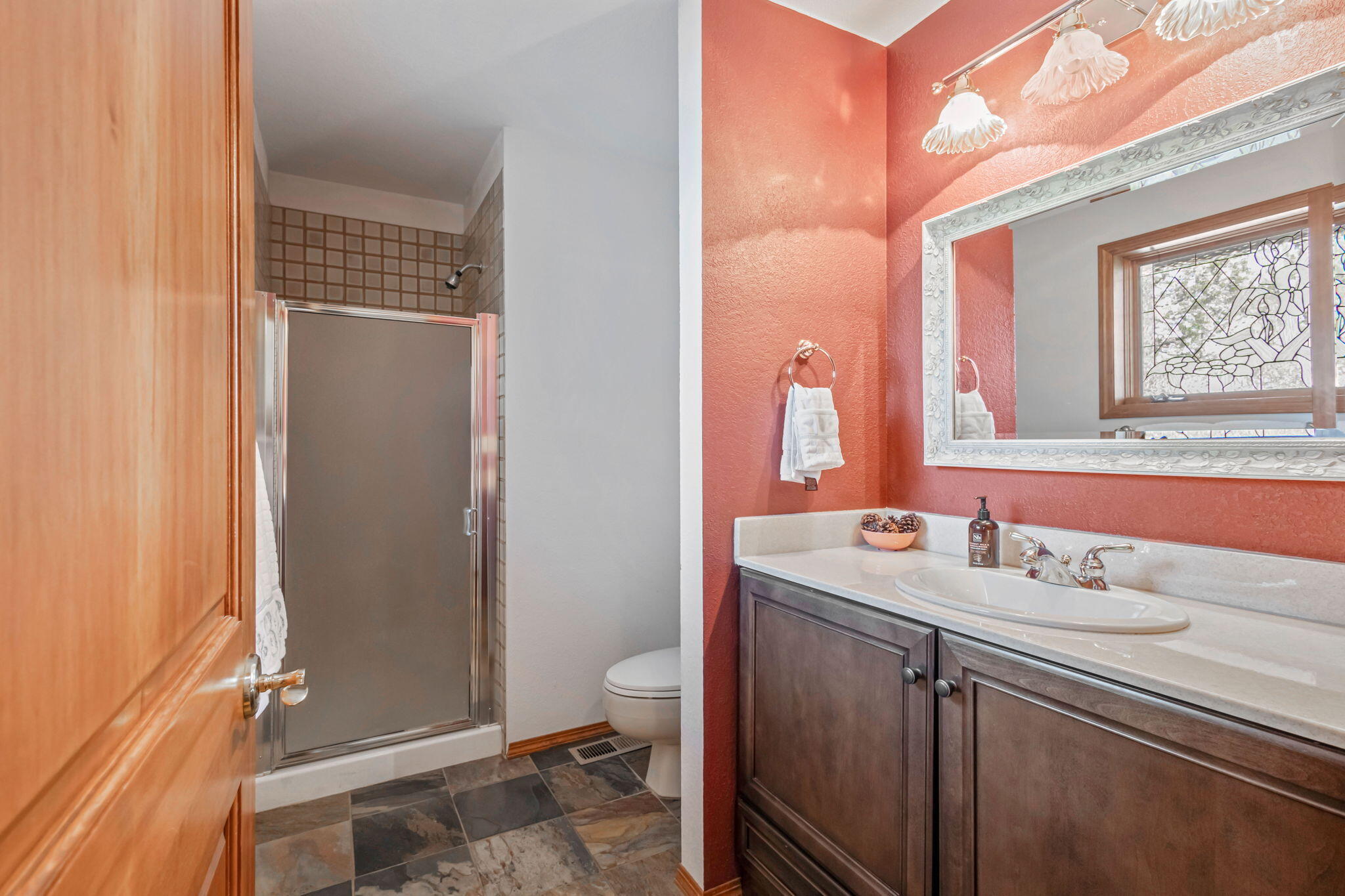 Bend, Oregon, 97702, United States, 4 Bedrooms Bedrooms, ,3 BathroomsBathrooms,Residential,Active,1907972