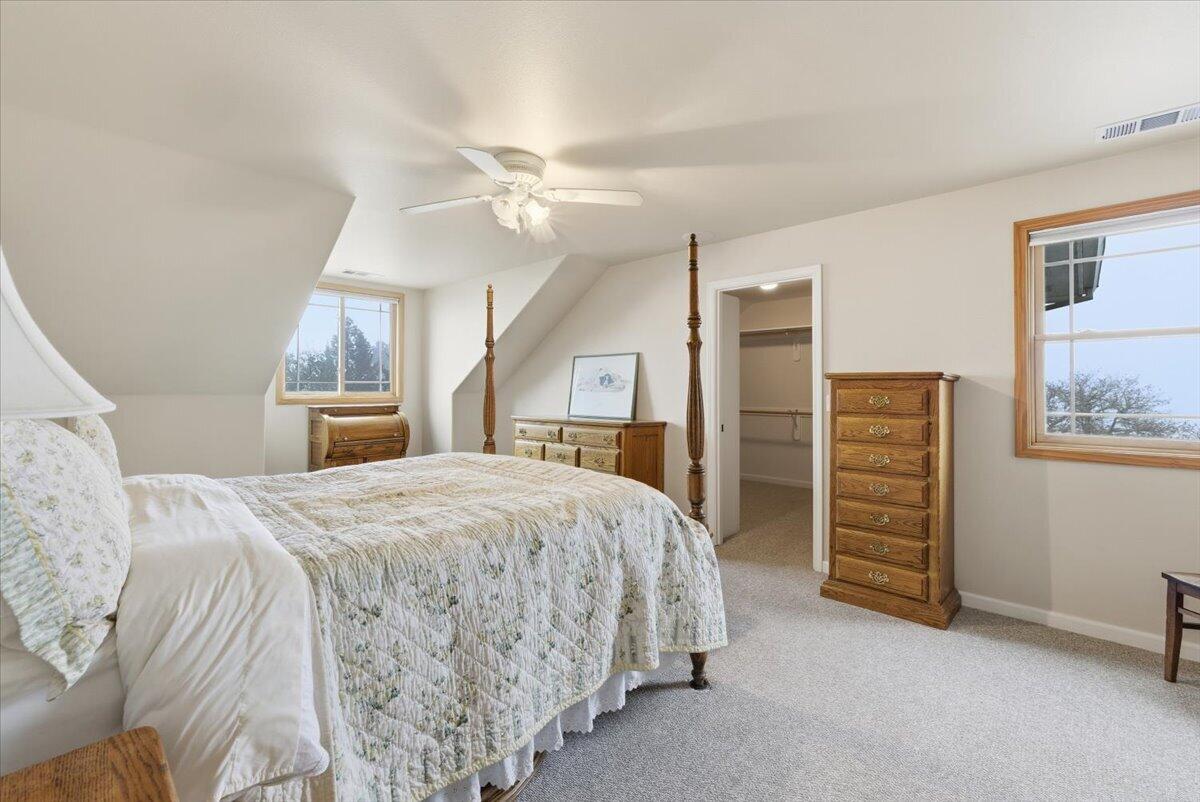 Grants Pass, Oregon, 97527, United States, 3 Bedrooms Bedrooms, ,3 BathroomsBathrooms,Residential,Active,1990612