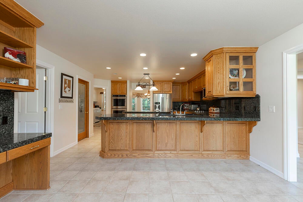 Grants Pass, Oregon, 97527, United States, 4 Bedrooms Bedrooms, ,5 BathroomsBathrooms,Residential,Active,1927646