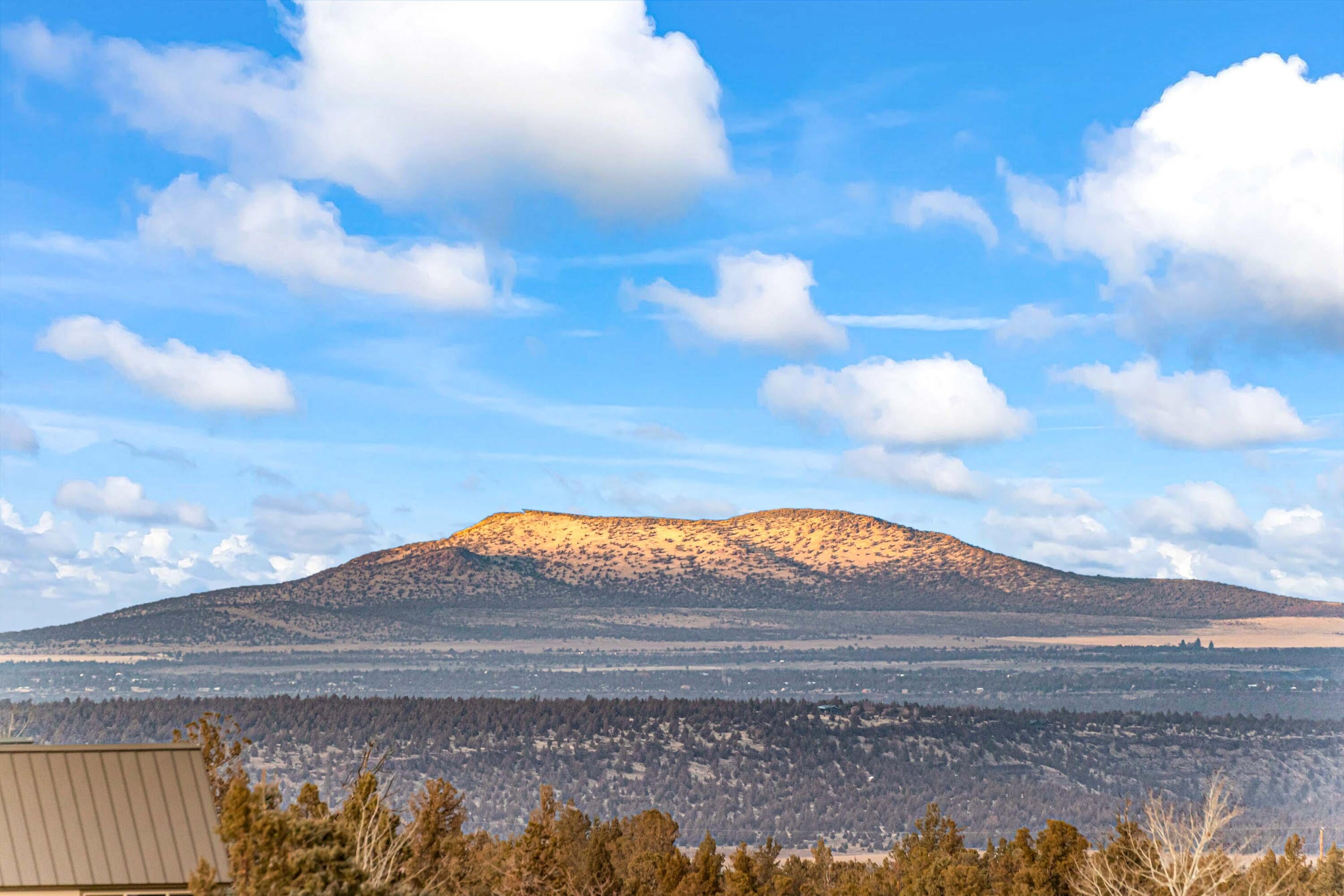 Redmond, Oregon, 97756, United States, 3 Bedrooms Bedrooms, ,4 BathroomsBathrooms,Residential,Active,2002359