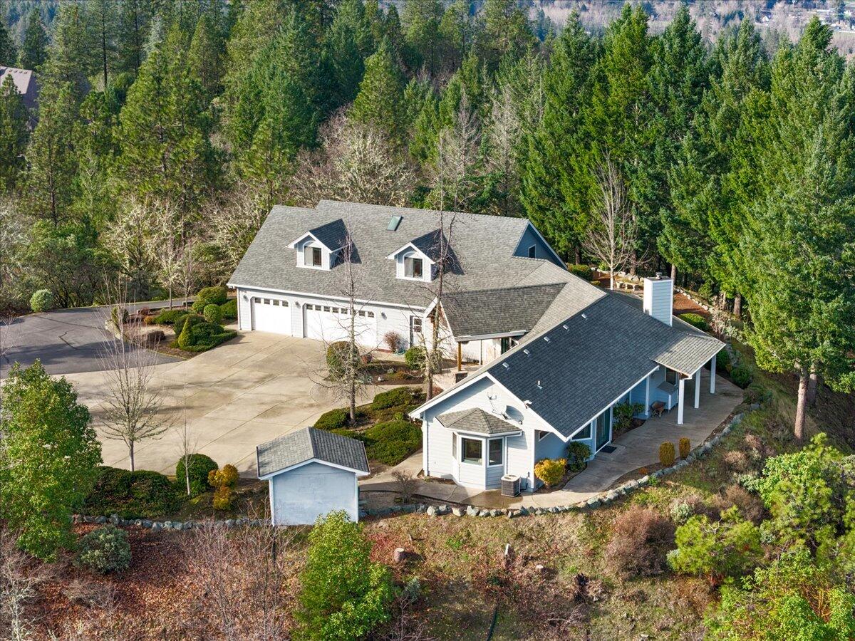 Grants Pass, Oregon, 97527, United States, 3 Bedrooms Bedrooms, ,3 BathroomsBathrooms,Residential,Active,1990612