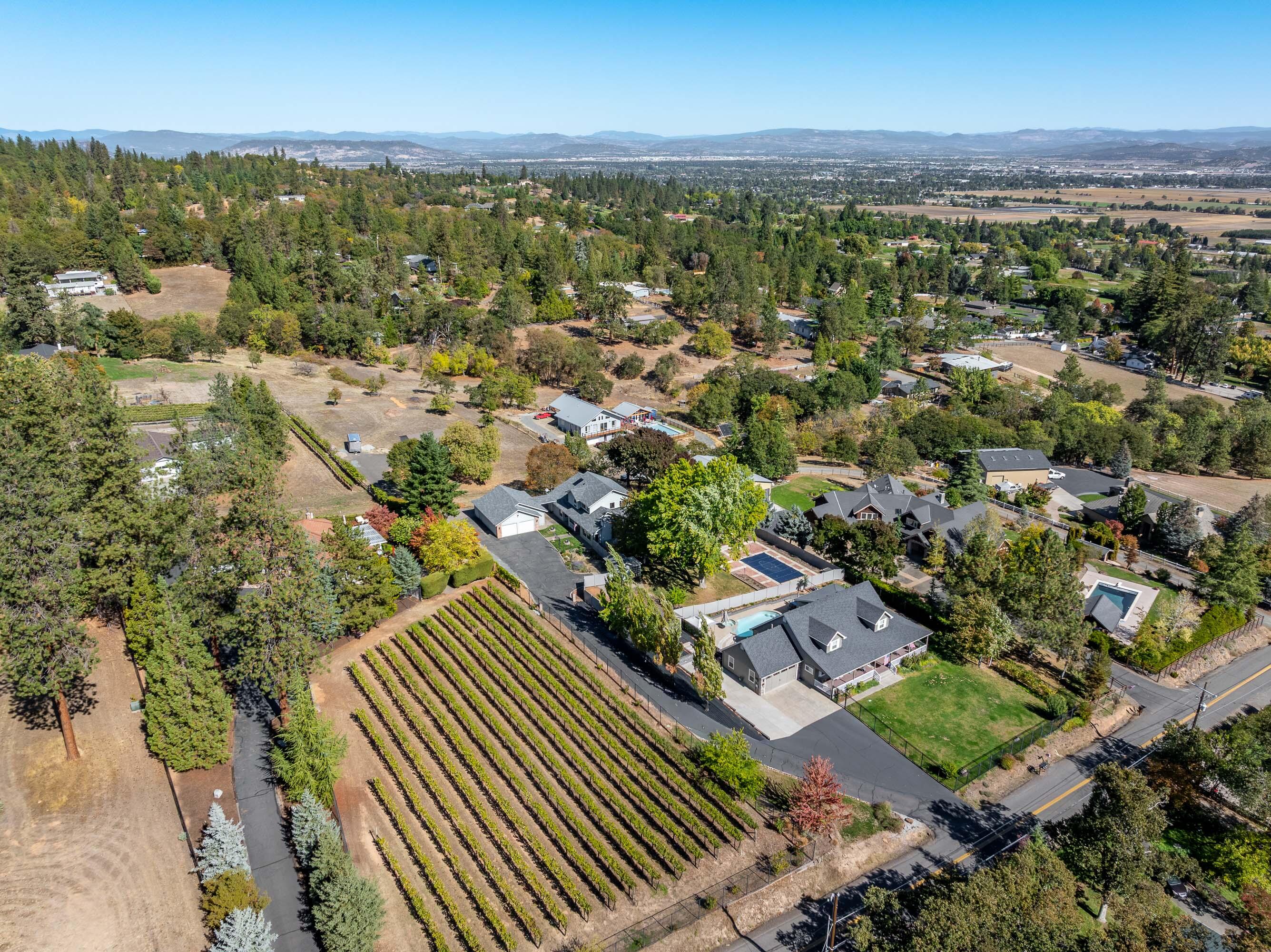 Central Point, Oregon, 97502, United States, 4 Bedrooms Bedrooms, ,3 BathroomsBathrooms,Residential,Active,1959928