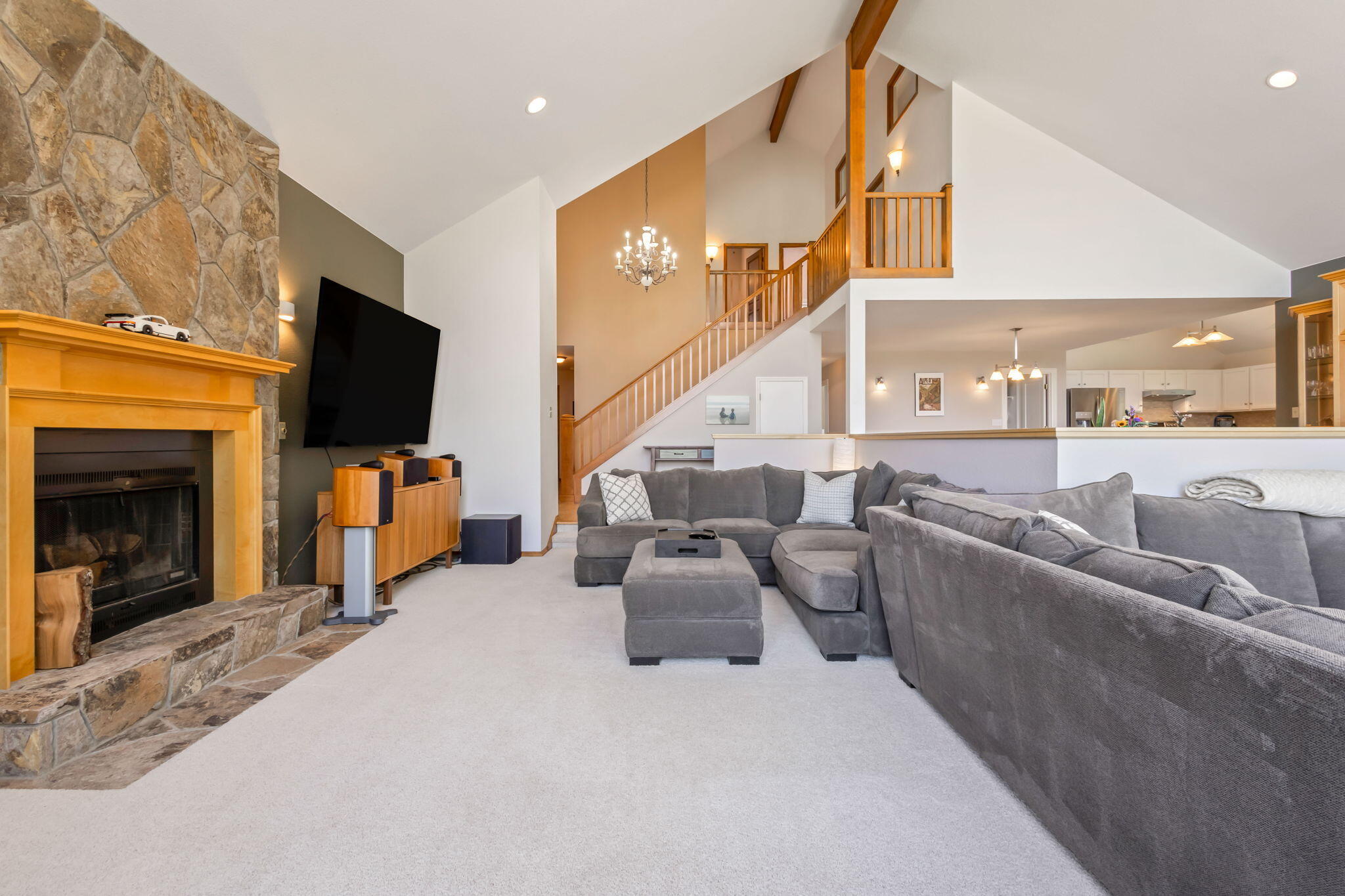Bend, Oregon, 97702, United States, 4 Bedrooms Bedrooms, ,3 BathroomsBathrooms,Residential,Active,1907972