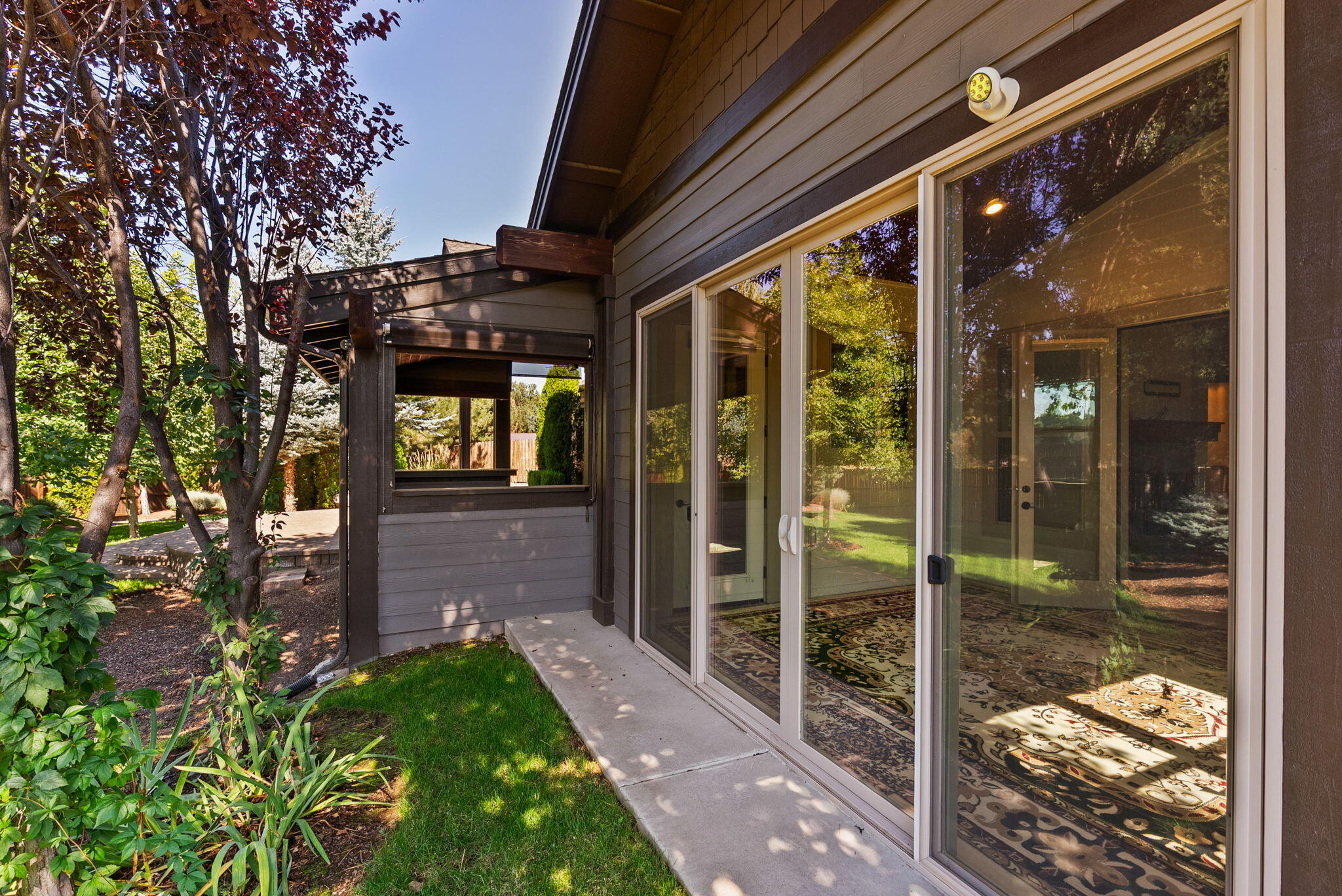 Bend, Oregon, 97702, United States, 3 Bedrooms Bedrooms, ,4 BathroomsBathrooms,Residential,Active,1952481