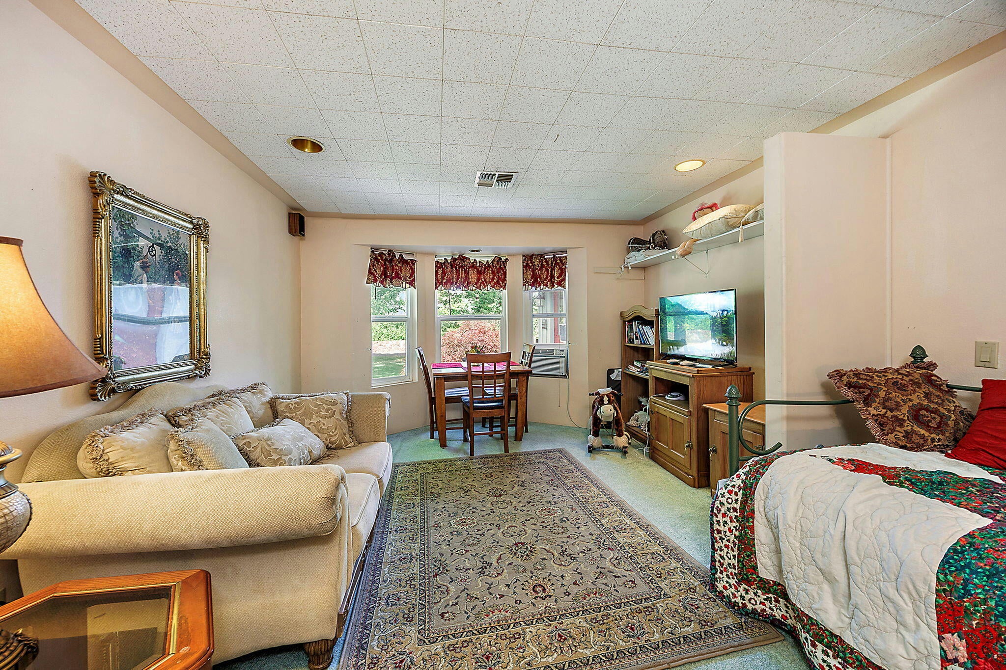 Ashland, Oregon, 97520, United States, 4 Bedrooms Bedrooms, ,4 BathroomsBathrooms,Residential,Active,1741601