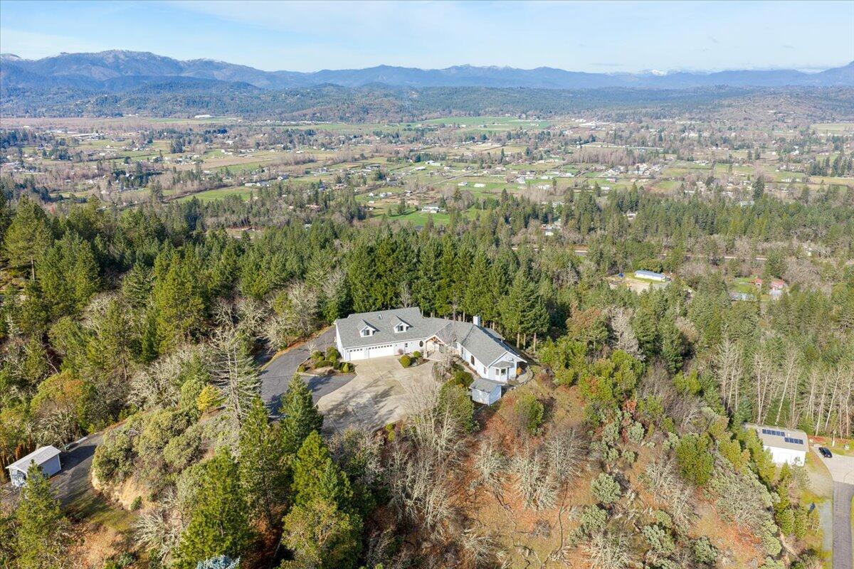 Grants Pass, Oregon, 97527, United States, 3 Bedrooms Bedrooms, ,3 BathroomsBathrooms,Residential,Active,1990612