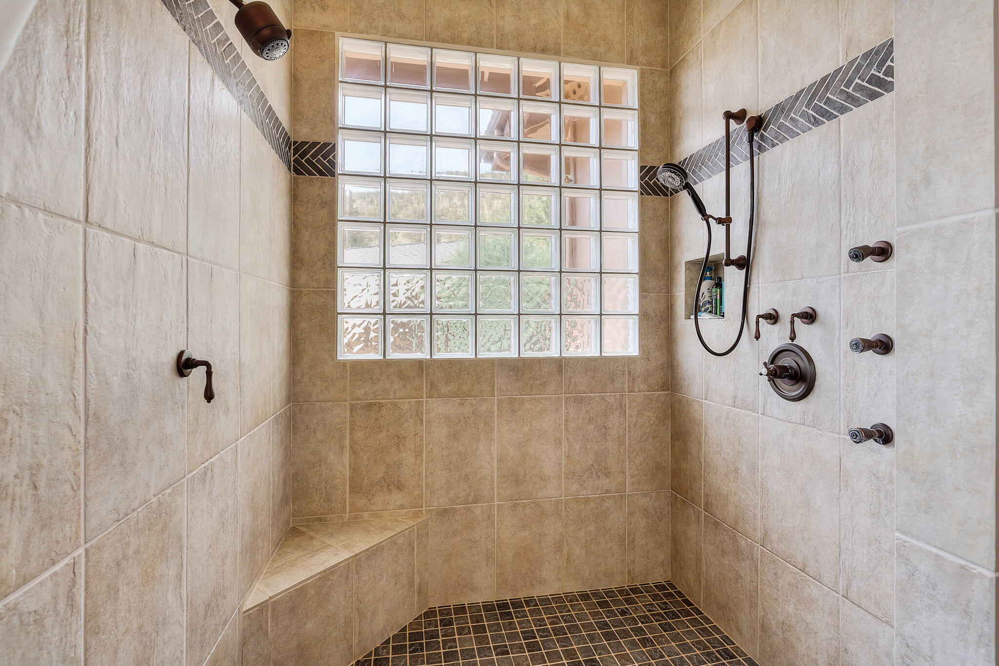 Redmond, Oregon, 97756, United States, ,3 BathroomsBathrooms,Residential,Active,1849184