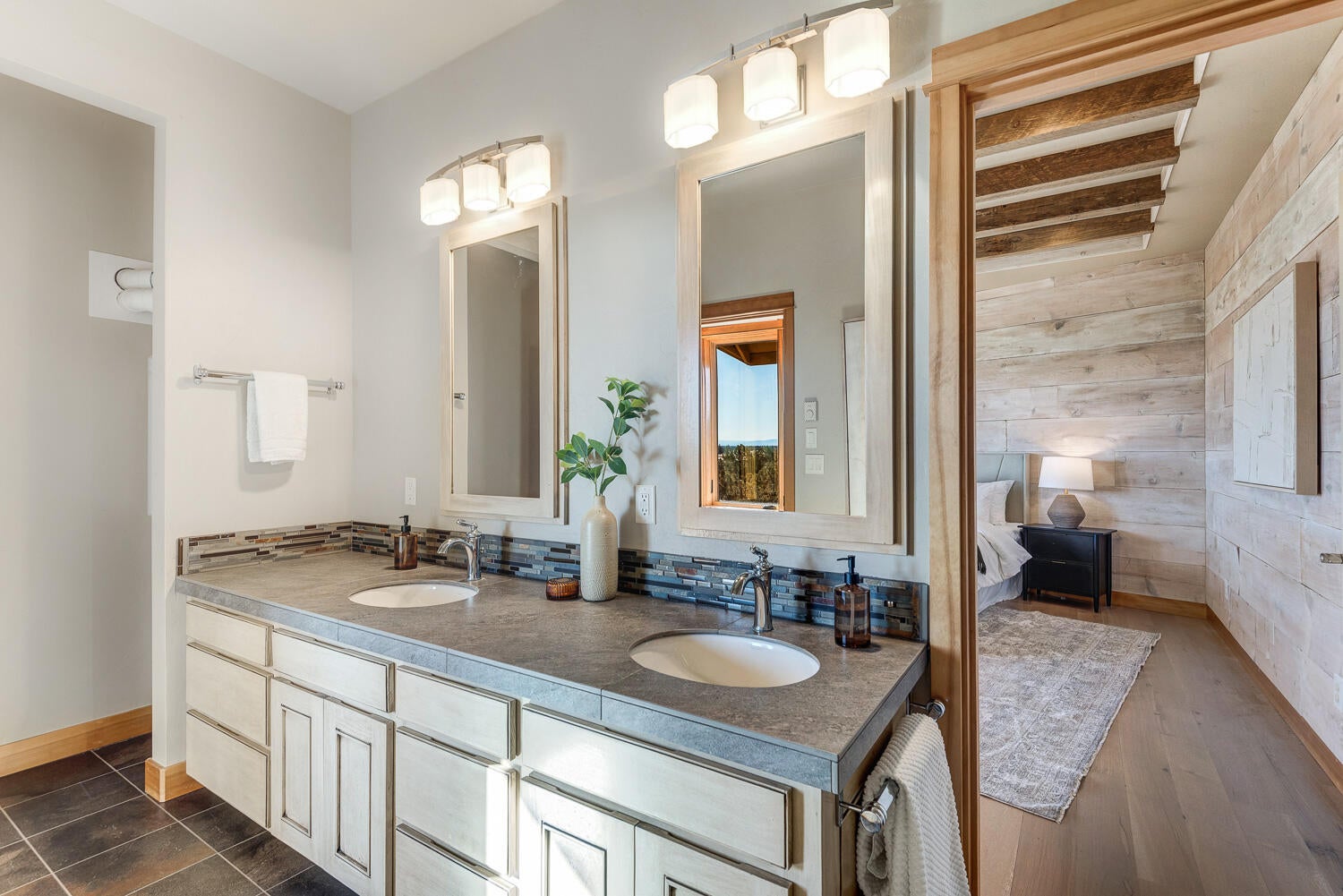 Powell Butte, Oregon, 97753, United States, 3 Bedrooms Bedrooms, ,4 BathroomsBathrooms,Residential,Active,2001062