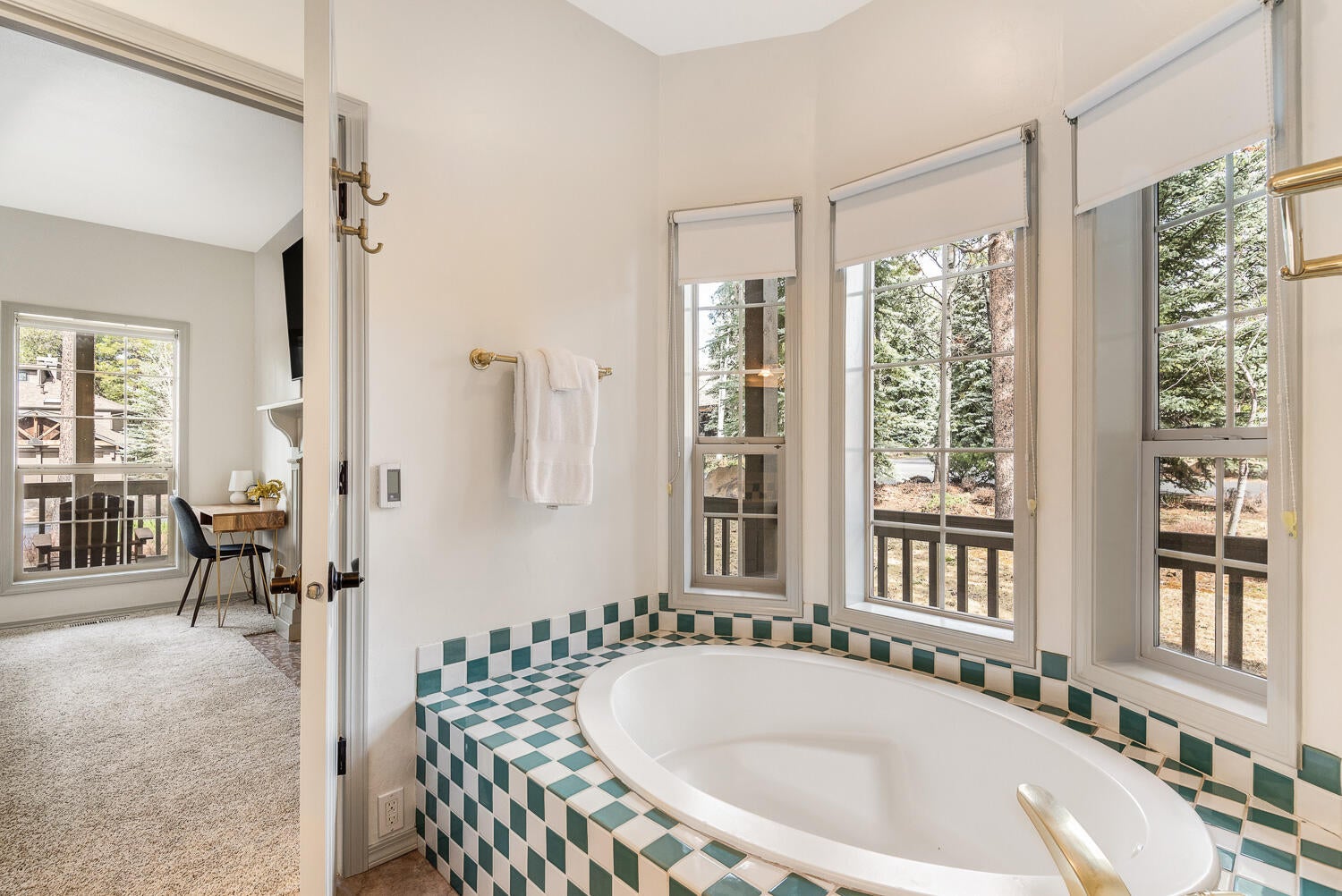 Sunriver, Oregon, 97707, United States, 3 Bedrooms Bedrooms, ,3 BathroomsBathrooms,Residential,Active,2029758