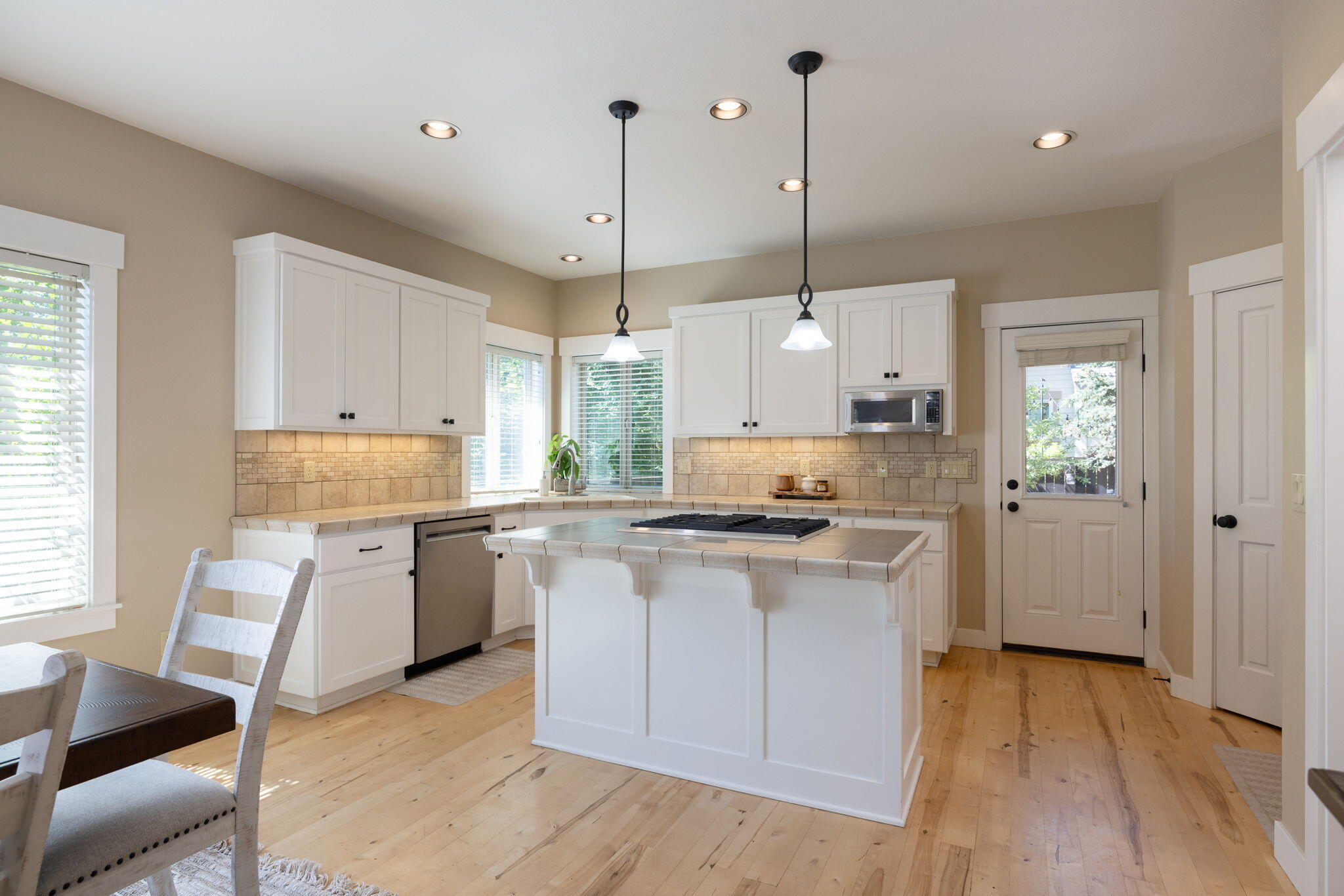 Bend, Oregon, 97702, United States, ,3 BathroomsBathrooms,Residential,Active,1850627