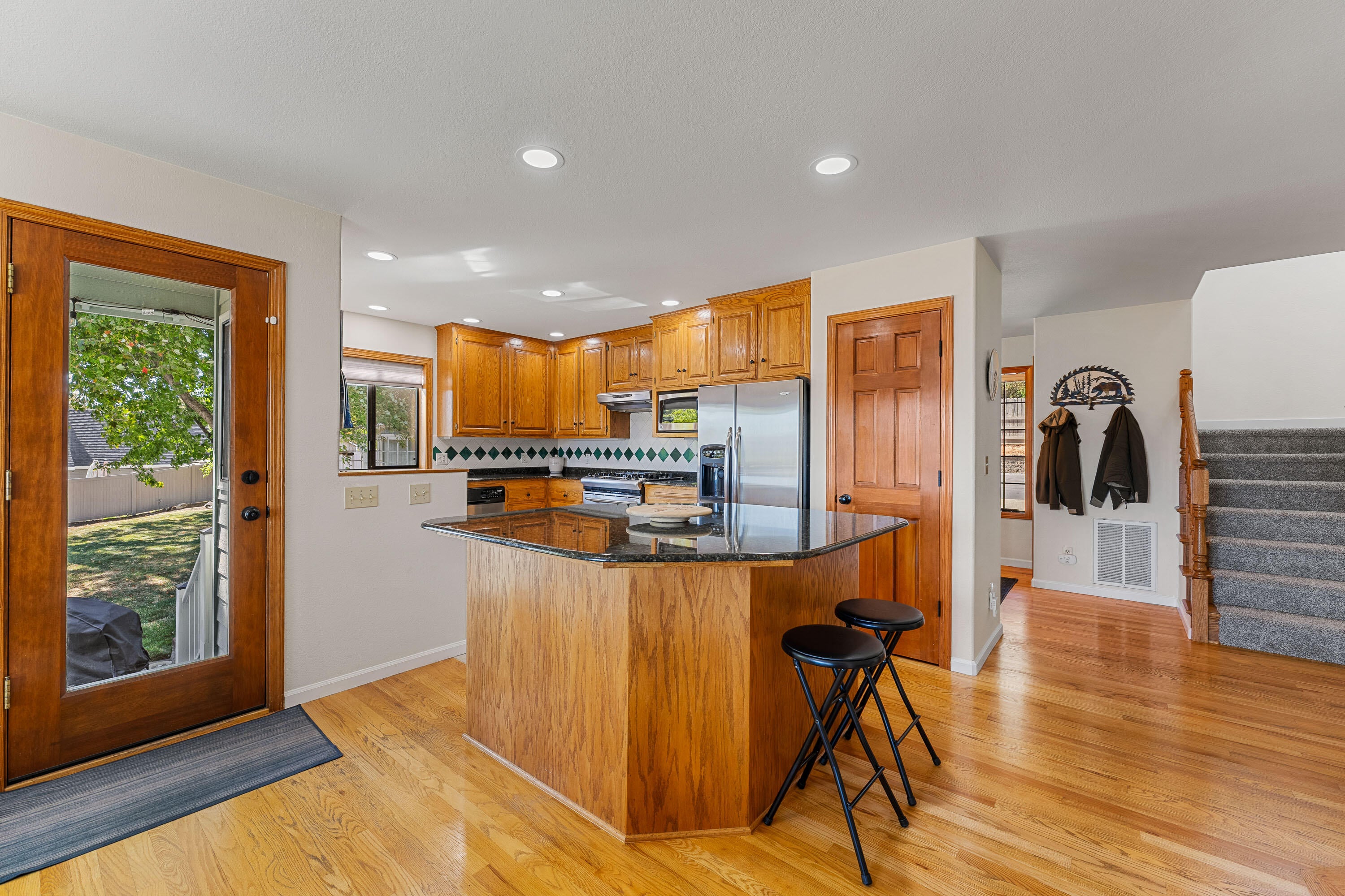 Central Point, Oregon, 97502, United States, 4 Bedrooms Bedrooms, ,3 BathroomsBathrooms,Residential,Active,1959928