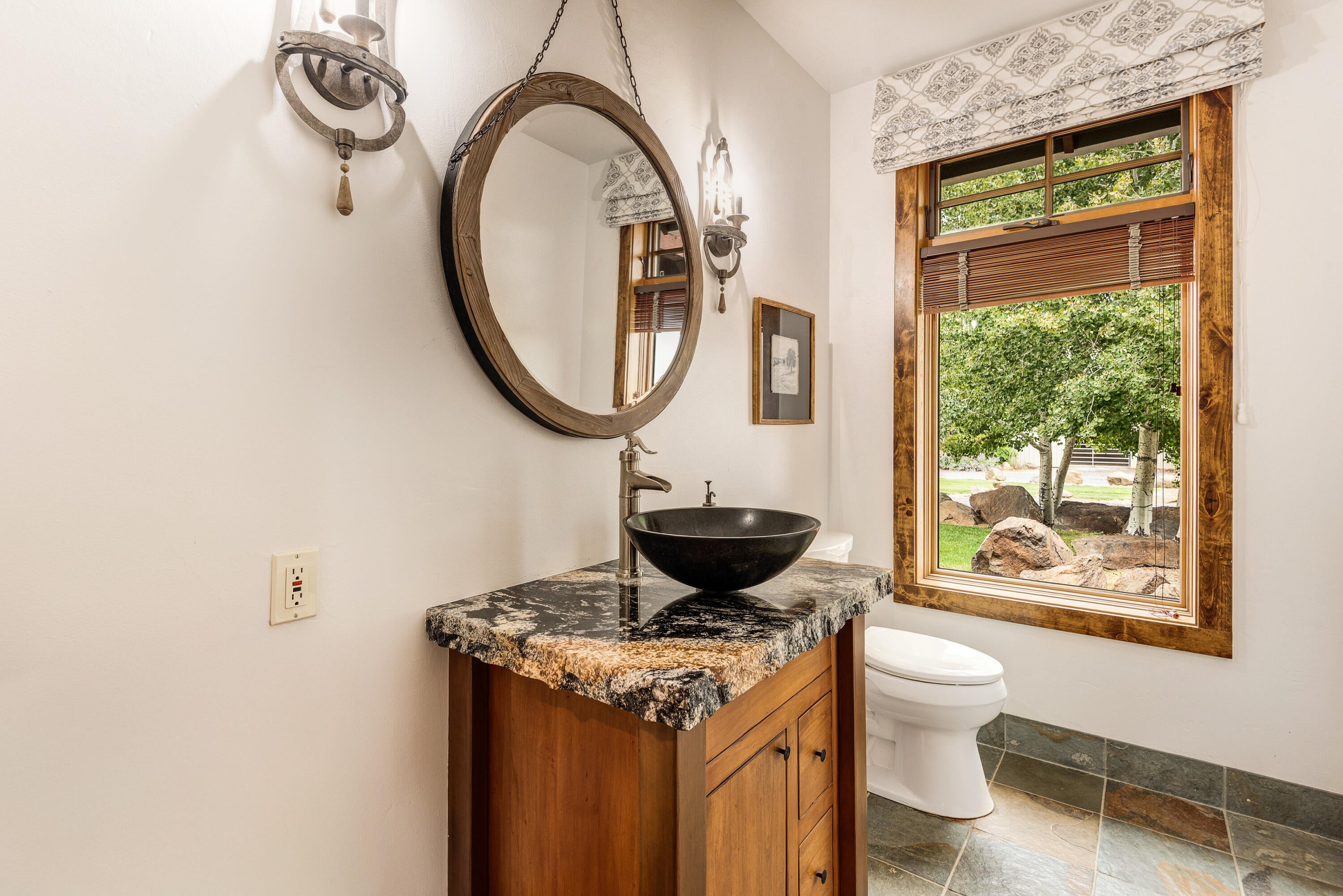 Bend, Oregon, 97703, United States, 3 Bedrooms Bedrooms, ,3 BathroomsBathrooms,Residential,Active,1953693