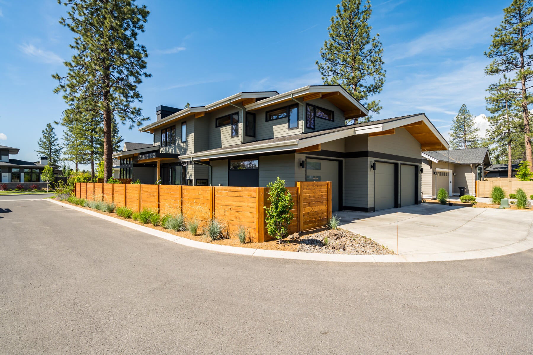 Bend, Oregon, 97703, United States, 3 Bedrooms Bedrooms, ,3 BathroomsBathrooms,Residential,Active,2008310