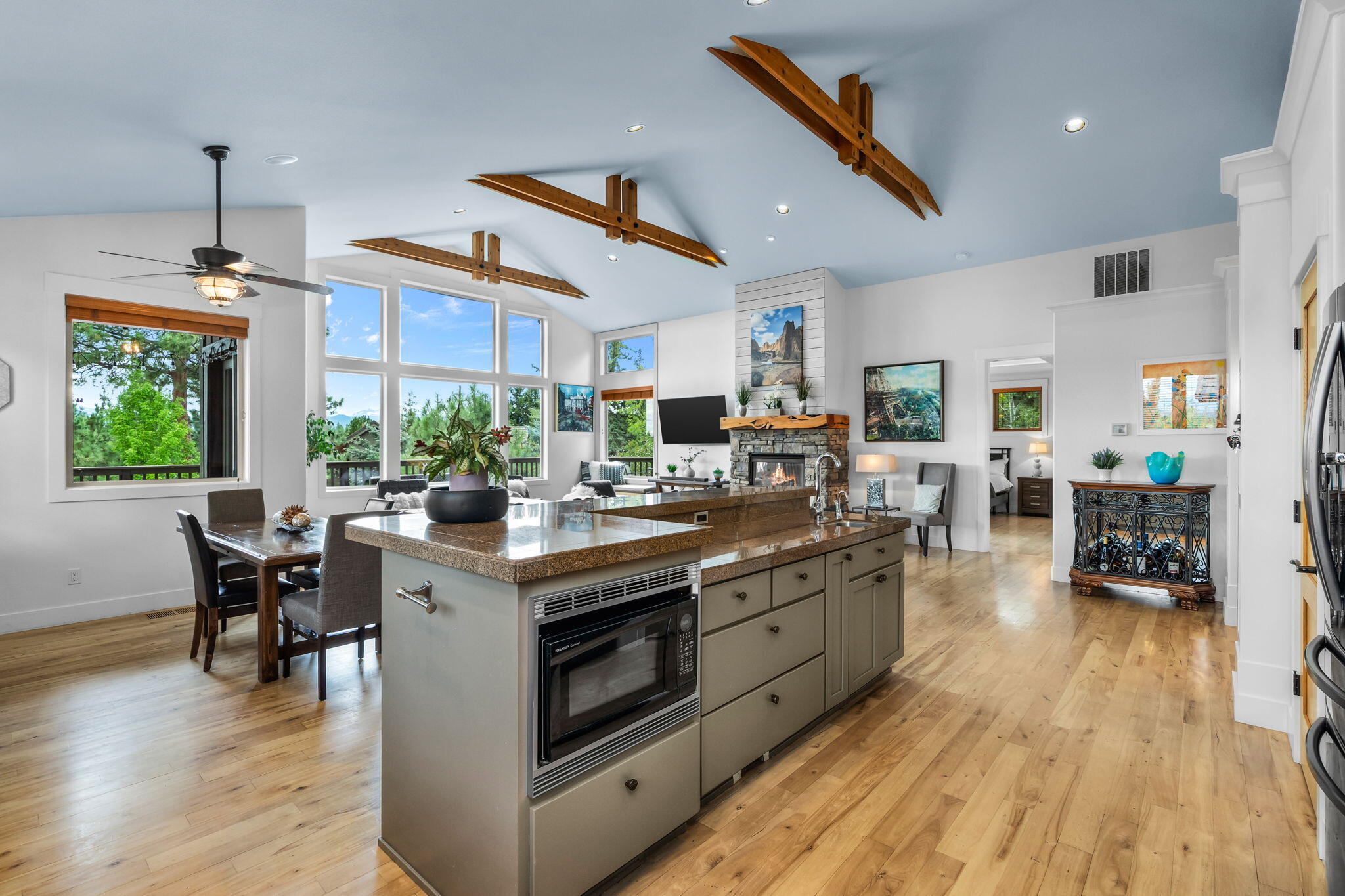 Bend, Oregon, 97702, United States, 4 Bedrooms Bedrooms, ,3 BathroomsBathrooms,Residential,Active,1913968