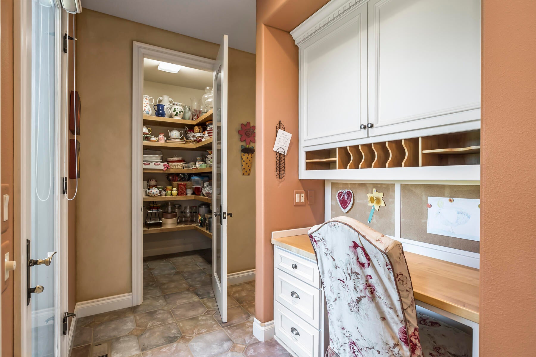 Bend, Oregon, 97702, United States, ,6 BathroomsBathrooms,Residential,Active,1726978