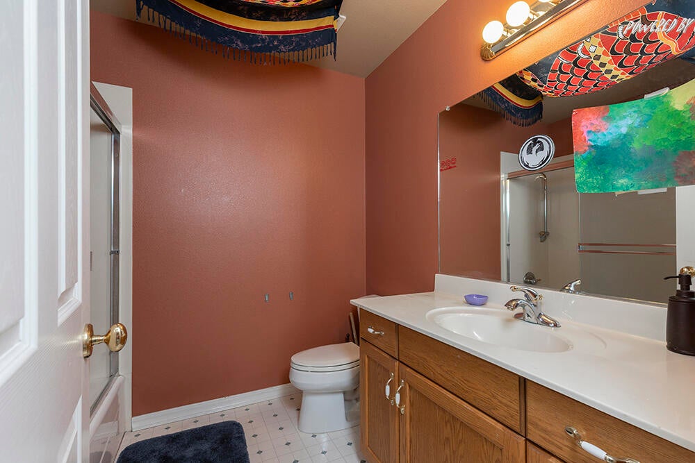 Grants Pass, Oregon, 97527, United States, 4 Bedrooms Bedrooms, ,5 BathroomsBathrooms,Residential,Active,1927646