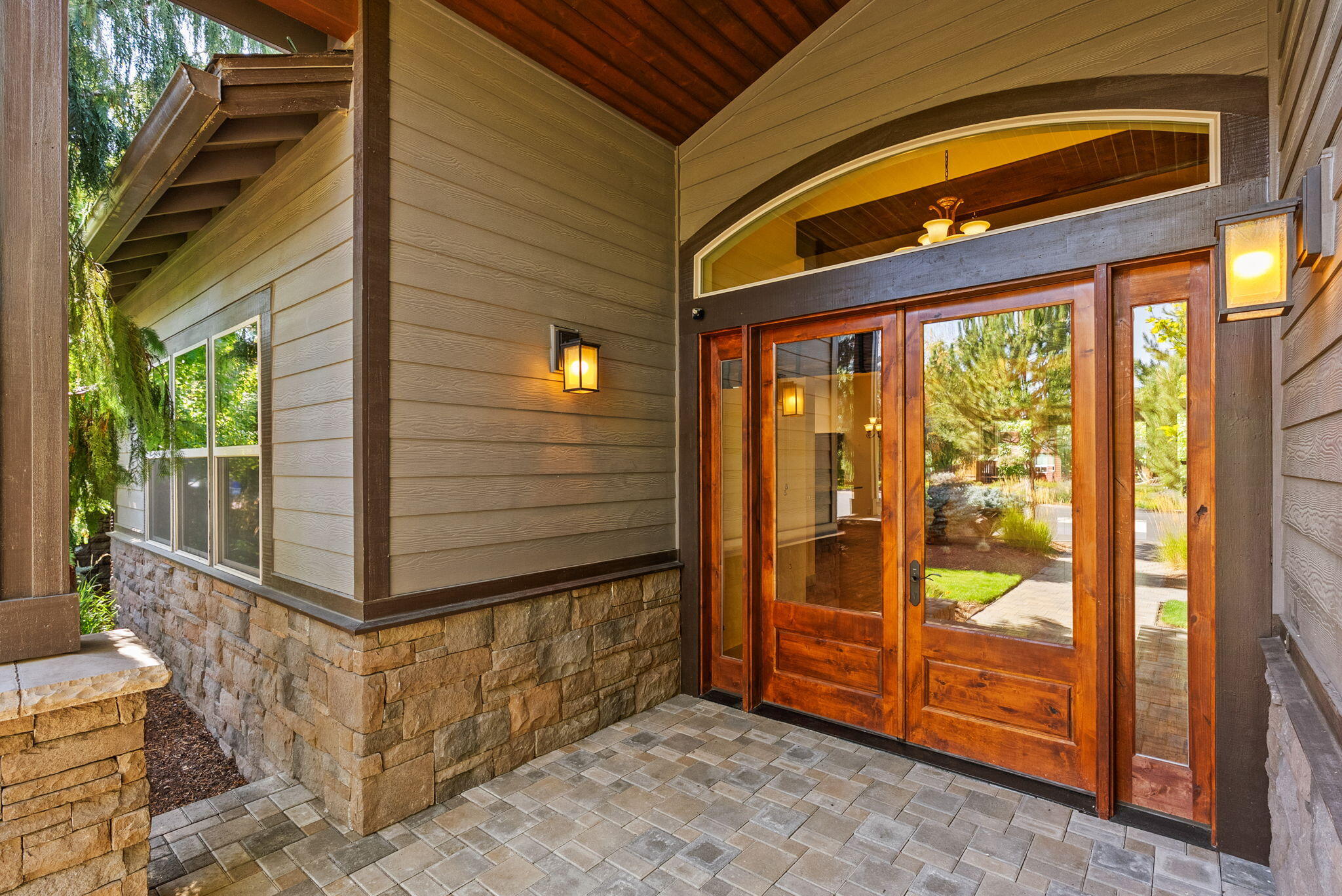 Bend, Oregon, 97702, United States, 3 Bedrooms Bedrooms, ,4 BathroomsBathrooms,Residential,Active,1952481