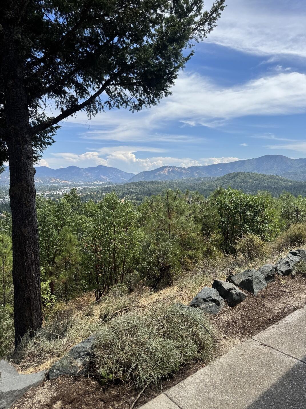 Grants Pass, Oregon, 97527, United States, 3 Bedrooms Bedrooms, ,3 BathroomsBathrooms,Residential,Active,1990612