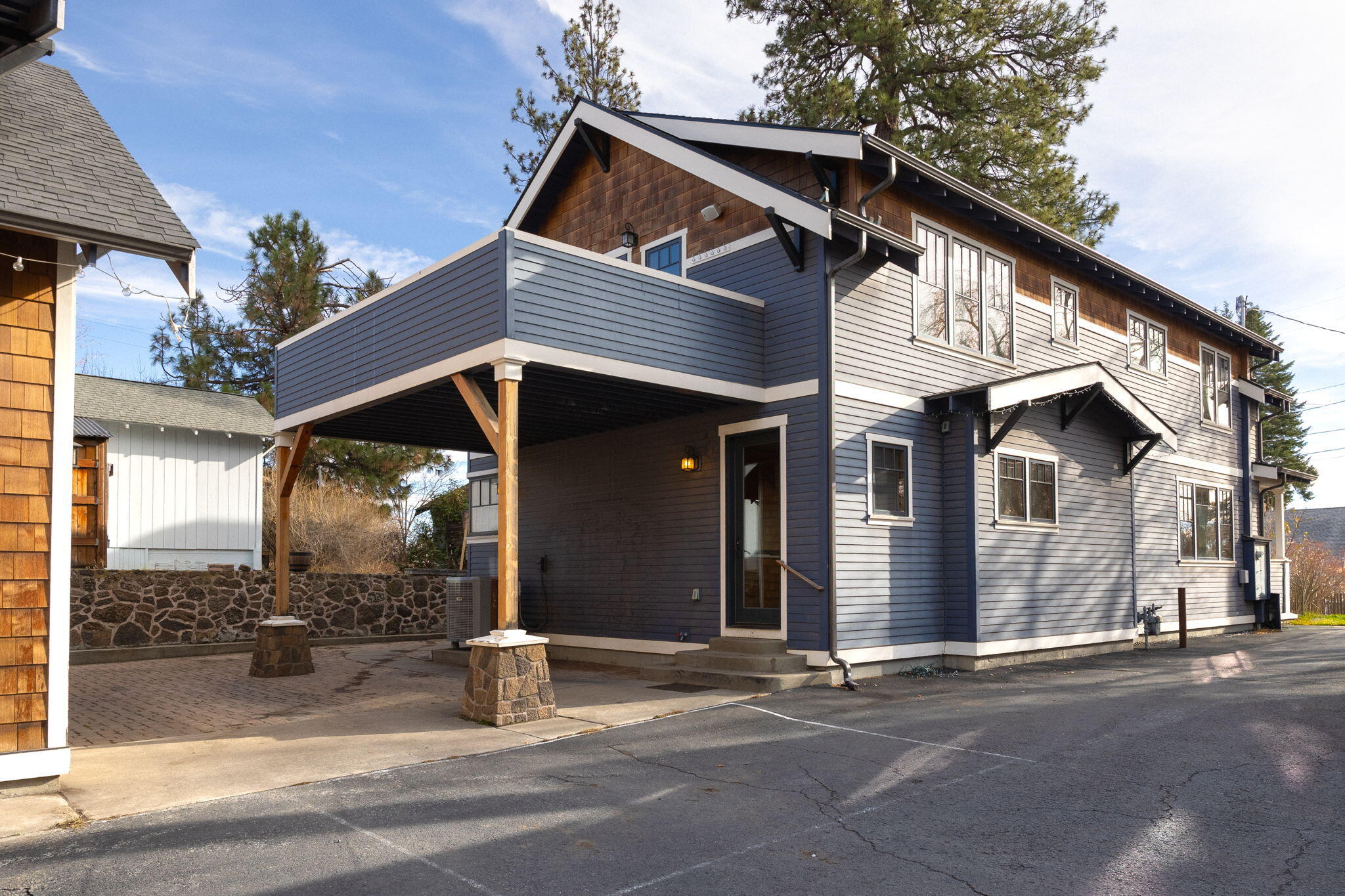 Bend, Oregon, 97703, United States, 4 Bedrooms Bedrooms, ,4 BathroomsBathrooms,Residential,Active,1996273