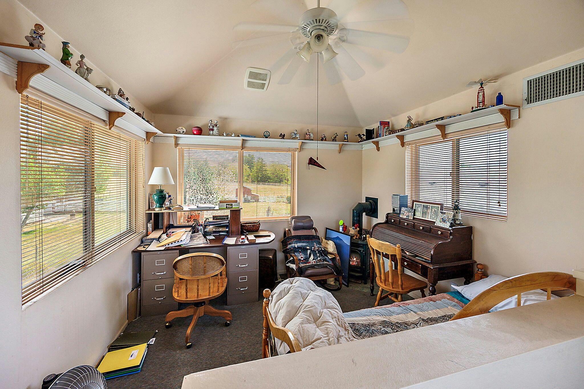 Ashland, Oregon, 97520, United States, 4 Bedrooms Bedrooms, ,4 BathroomsBathrooms,Residential,Active,1741601