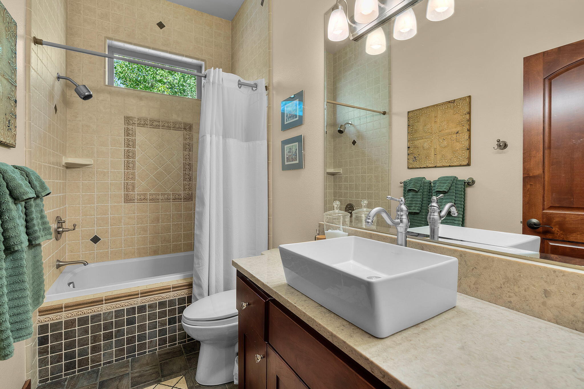 Redmond, Oregon, 97756, United States, ,3 BathroomsBathrooms,Residential,Active,1849184