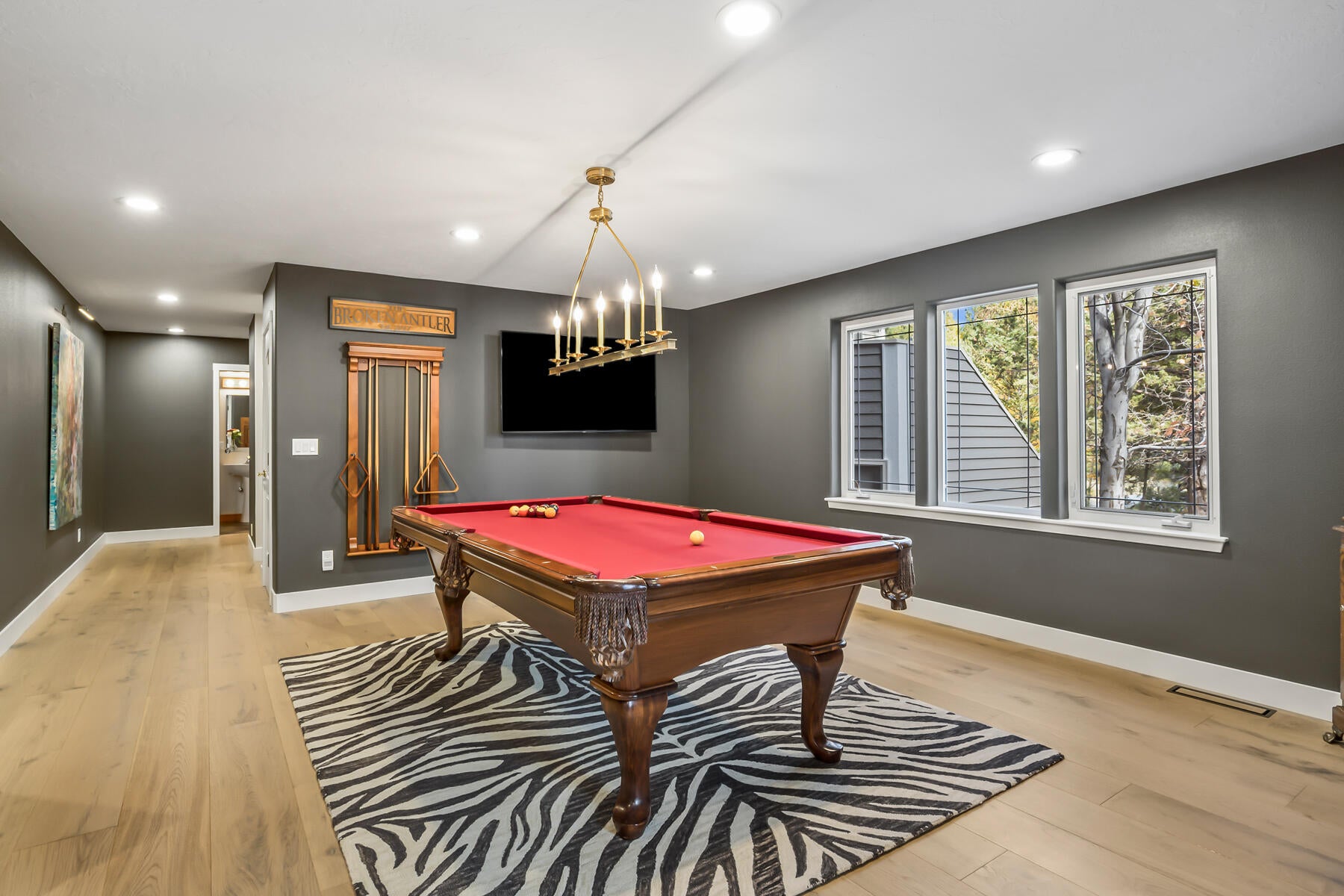 Bend, Oregon, 97703, United States, 5 Bedrooms Bedrooms, ,3 BathroomsBathrooms,Residential,Active,1972188