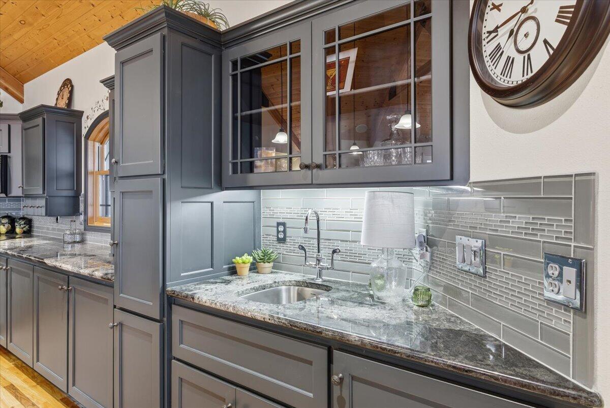 Grants Pass, Oregon, 97527, United States, 3 Bedrooms Bedrooms, ,3 BathroomsBathrooms,Residential,Active,1990612