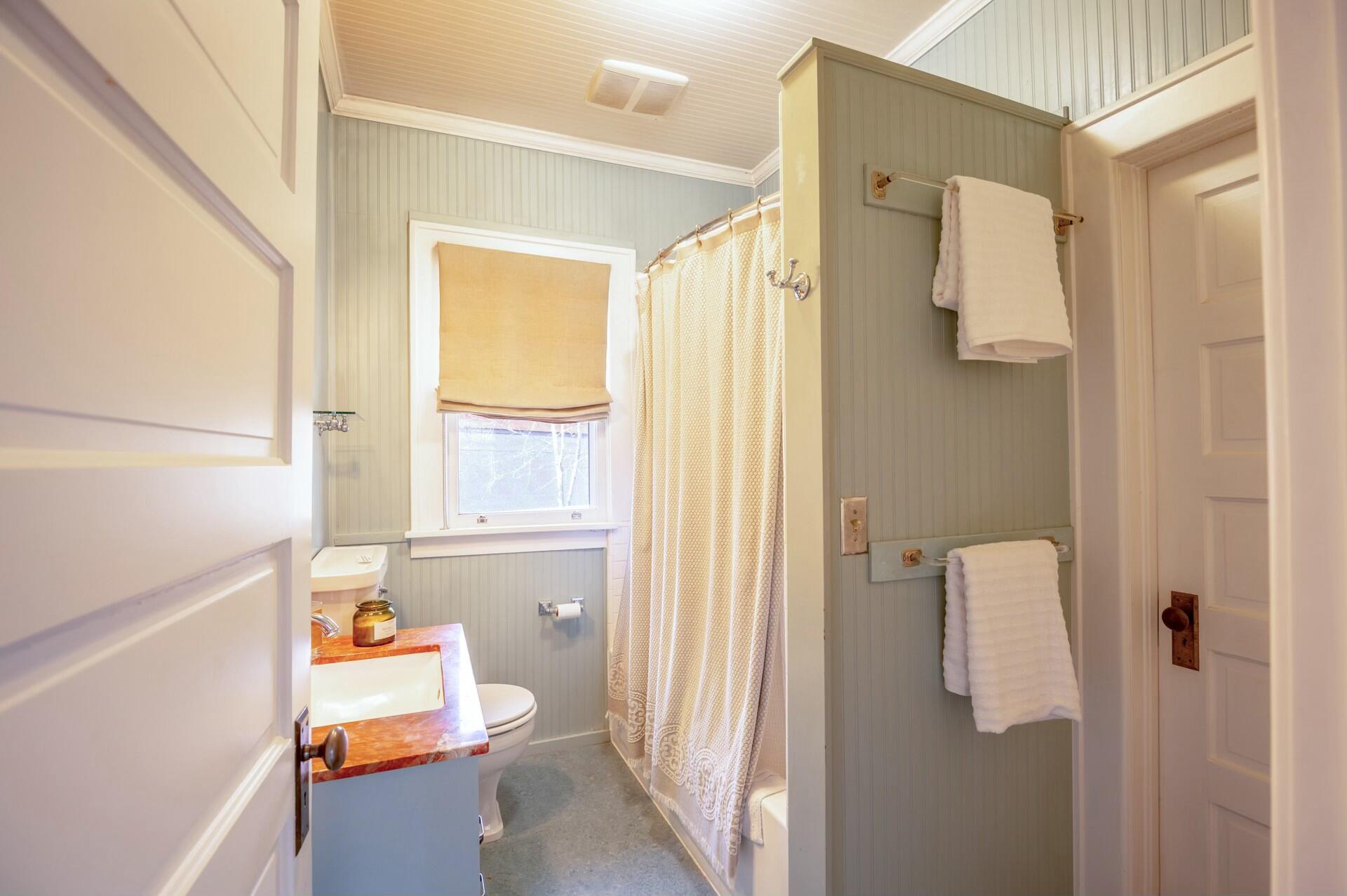 Bend, Oregon, 97703, United States, 3 Bedrooms Bedrooms, ,2 BathroomsBathrooms,Residential,Active,1756823