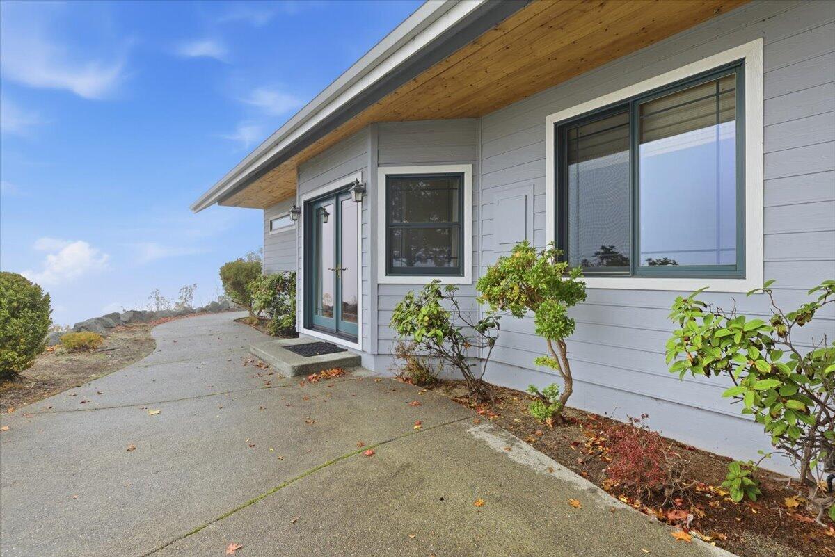 Grants Pass, Oregon, 97527, United States, 3 Bedrooms Bedrooms, ,3 BathroomsBathrooms,Residential,Active,1990612