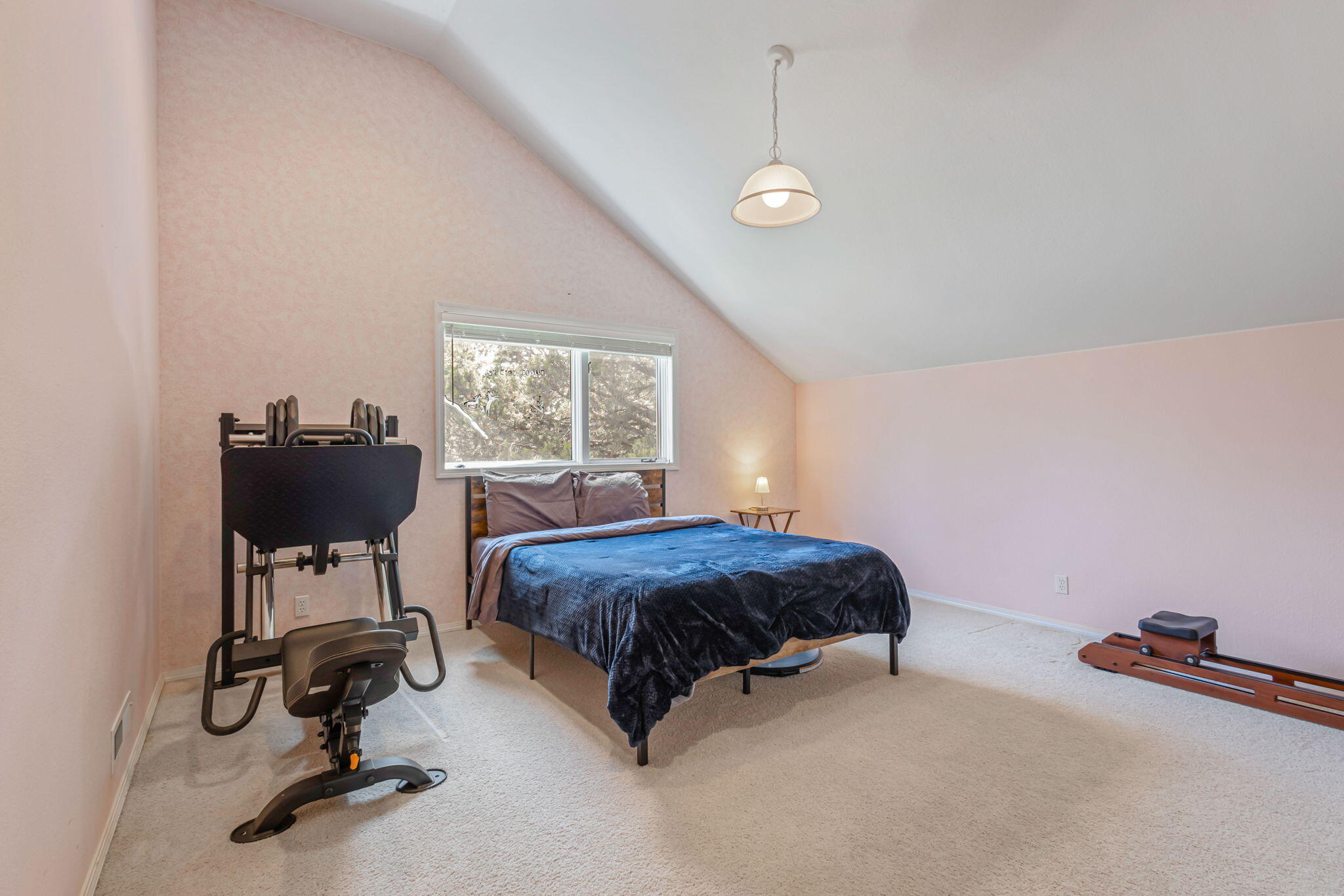 Bend, Oregon, 97702, United States, 4 Bedrooms Bedrooms, ,3 BathroomsBathrooms,Residential,Active,1907972
