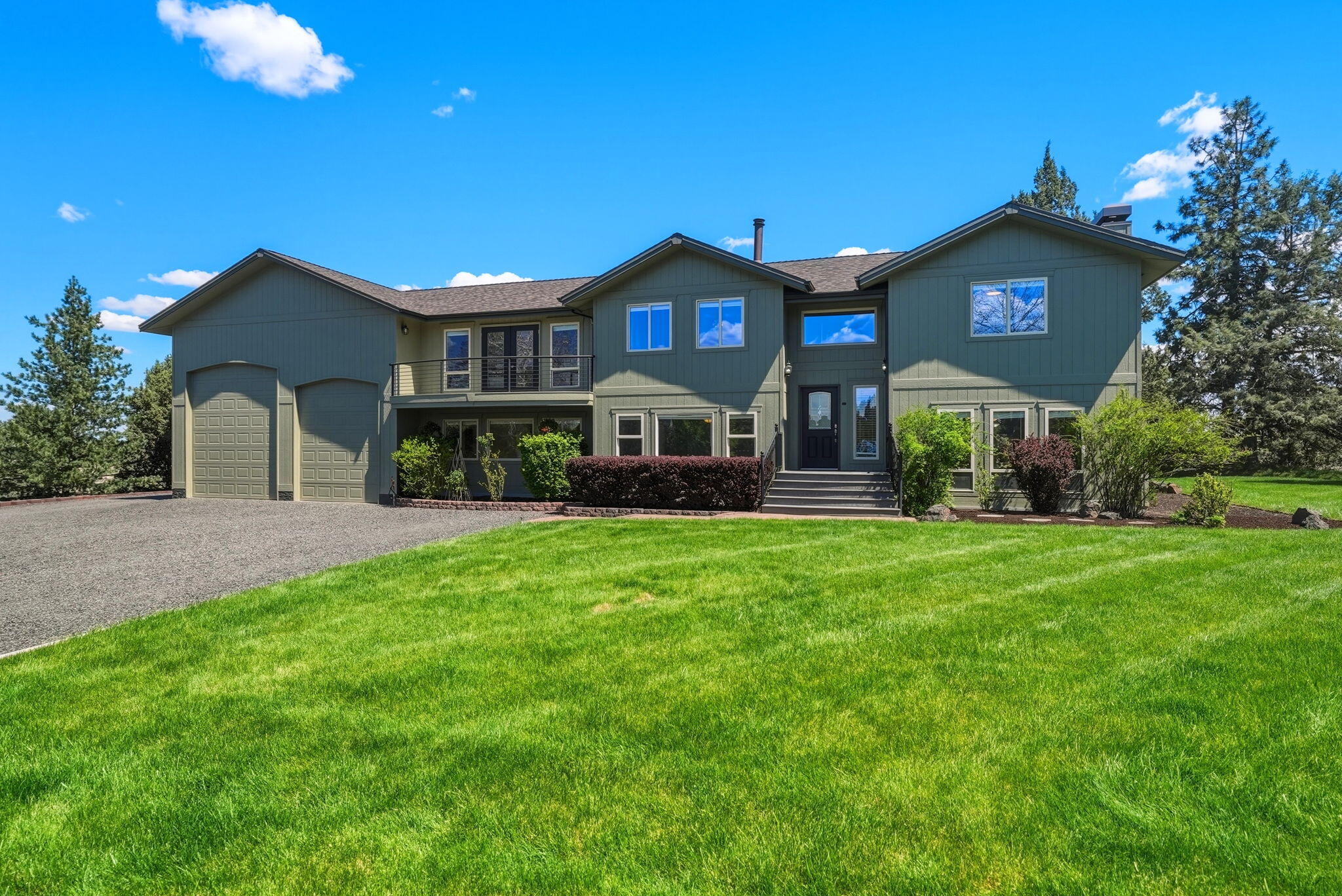 Bend, Oregon, 97702, United States, 3 Bedrooms Bedrooms, ,5 BathroomsBathrooms,Residential,Active,2045021