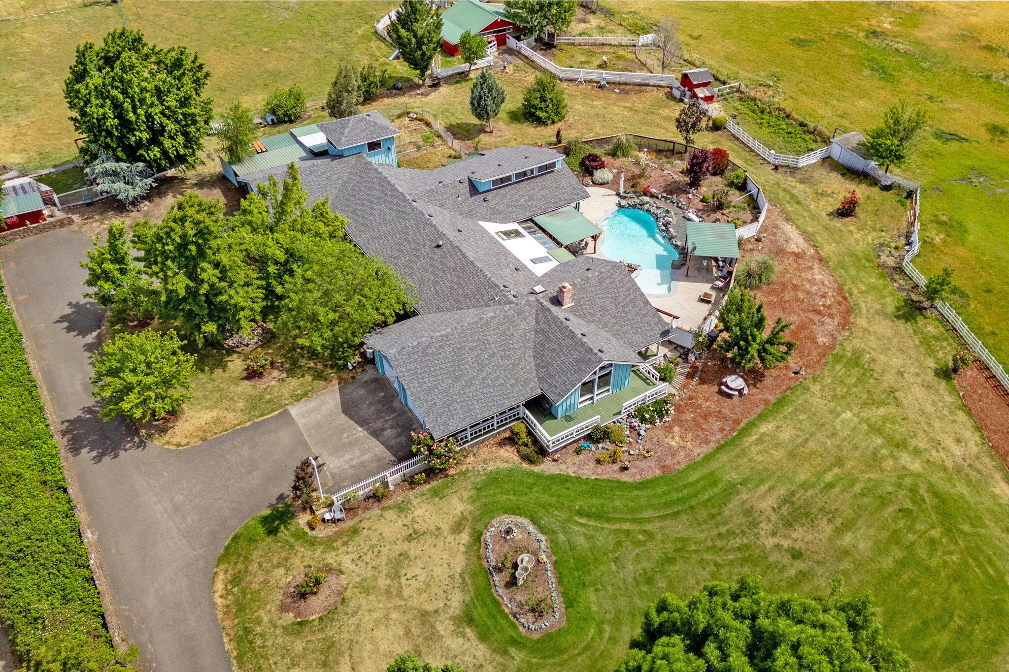 Ashland, Oregon, 97520, United States, 4 Bedrooms Bedrooms, ,4 BathroomsBathrooms,Residential,Active,1741601